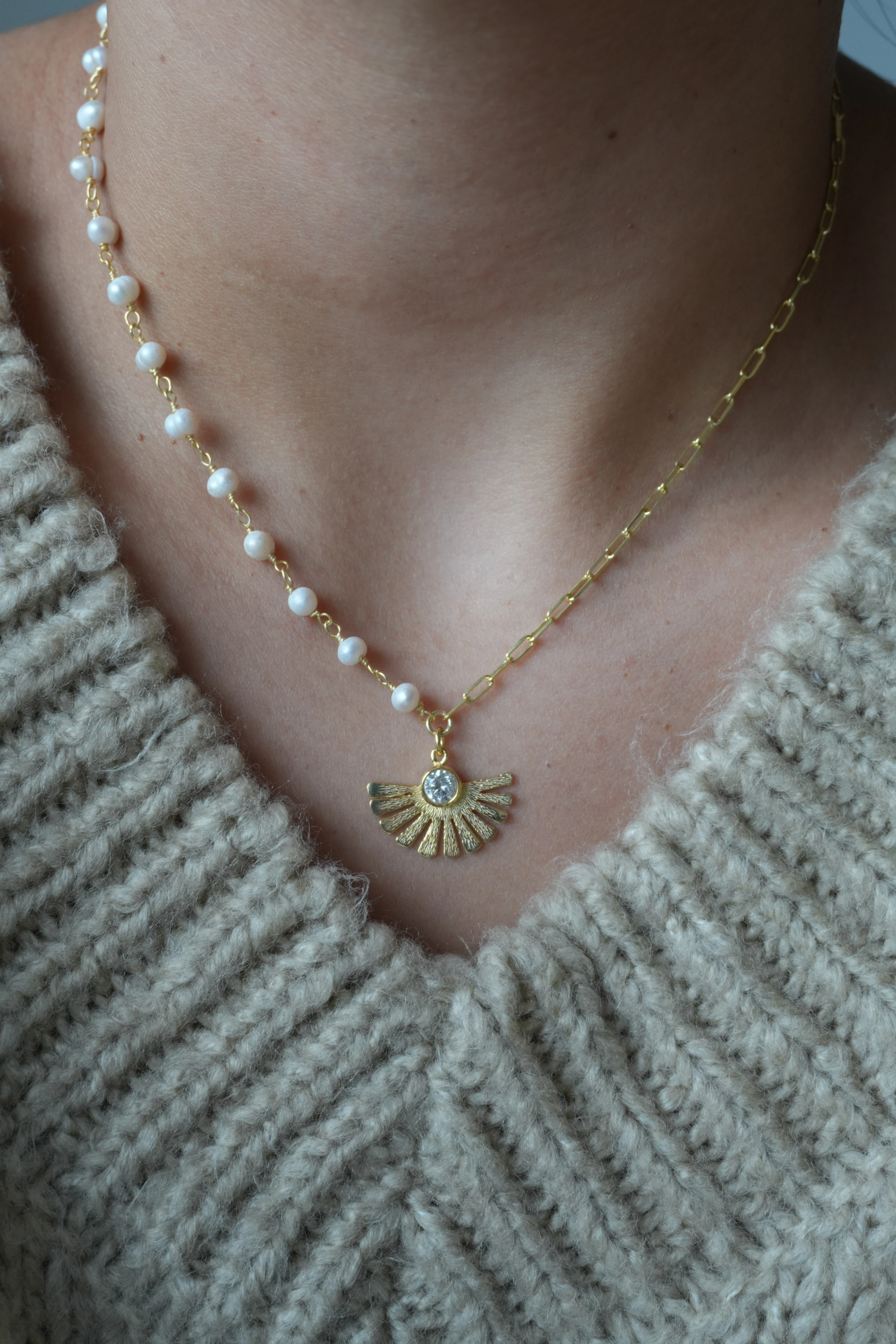 Yarısı İncili Zincirli Yelpaze Kolye | 925 Ayar Gümüş