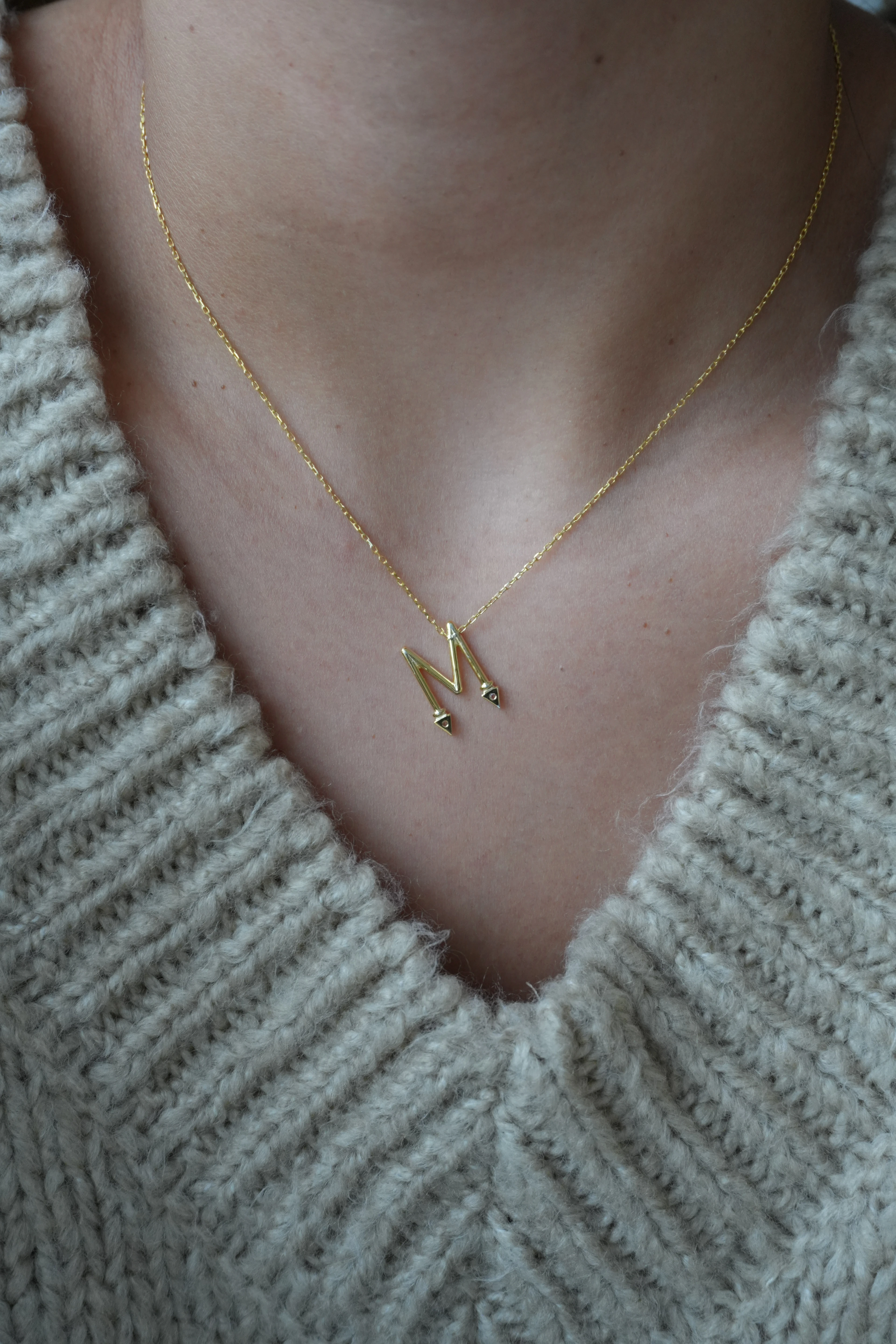 Arrow Minimal Harf Kolye | 925 Ayar Gümüş