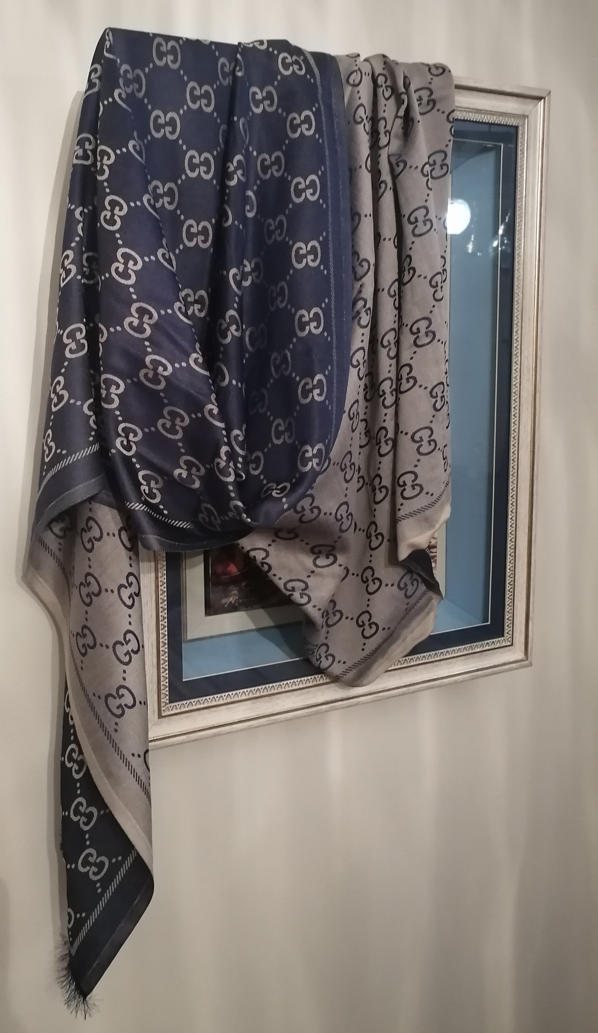 Çift Taraflı Kaşmir İpek Şal Bej-Koyu Mavi GC Yazılı çM