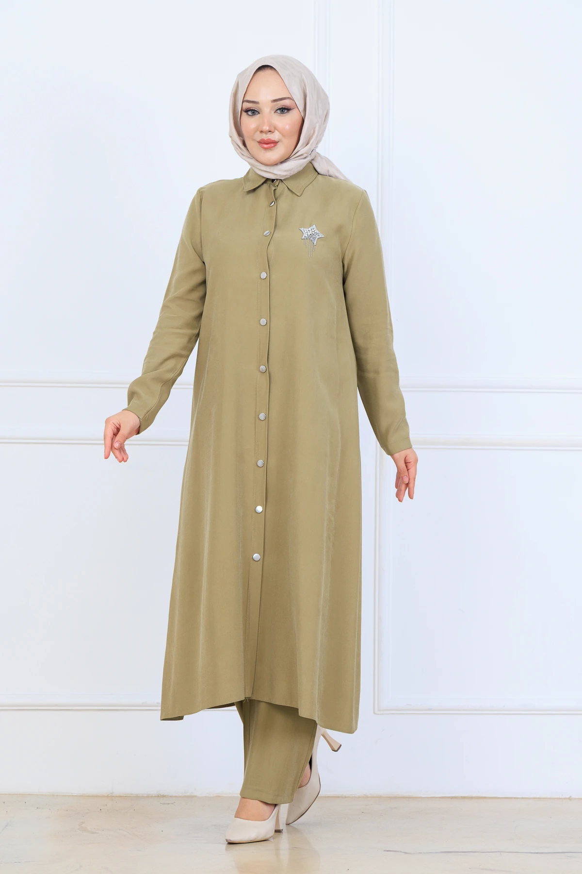 Yumuşak Organik Kumaş Gömlek Yaka Tesettür Kadın Uzun Tunik Pantolonlu İkili Takım 10133 - Yağ Yeşil