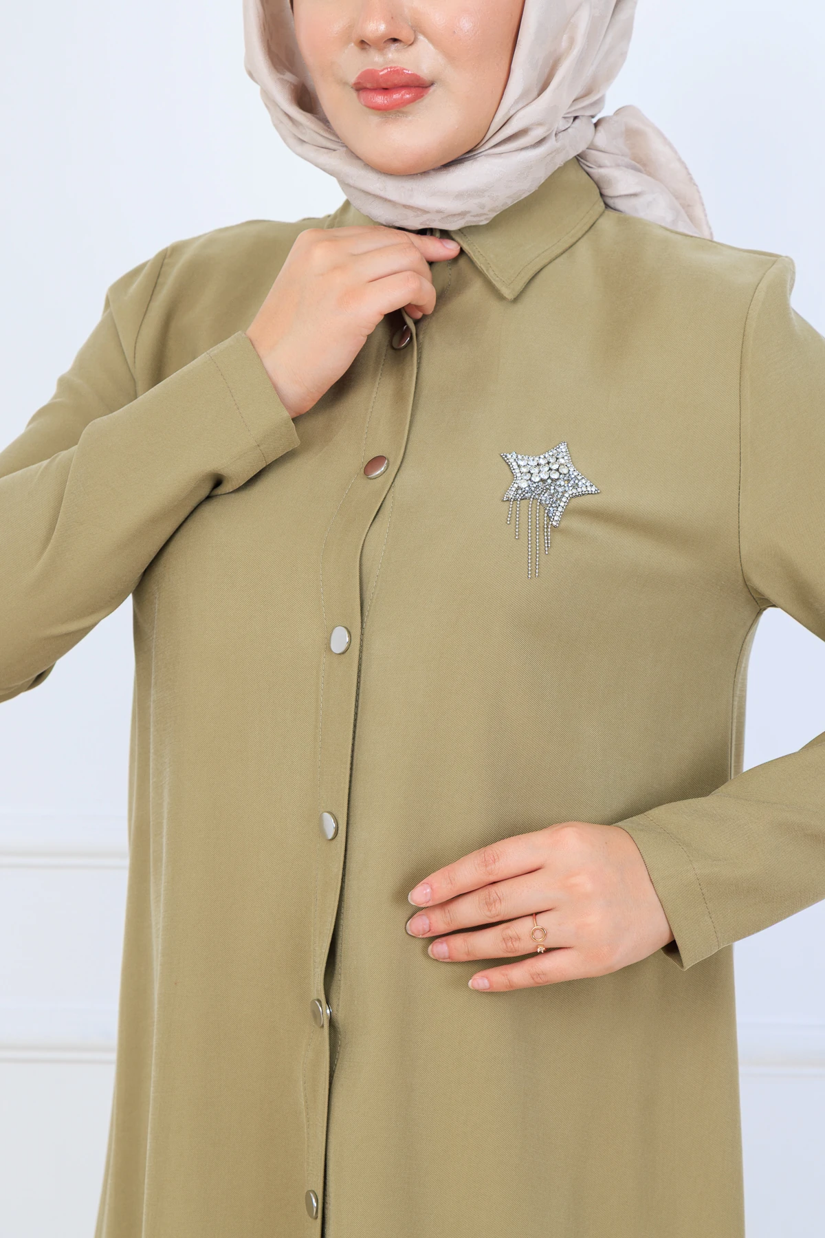 Yumuşak Organik Kumaş Gömlek Yaka Tesettür Kadın Uzun Tunik Pantolonlu İkili Takım 10133 - Yağ Yeşil