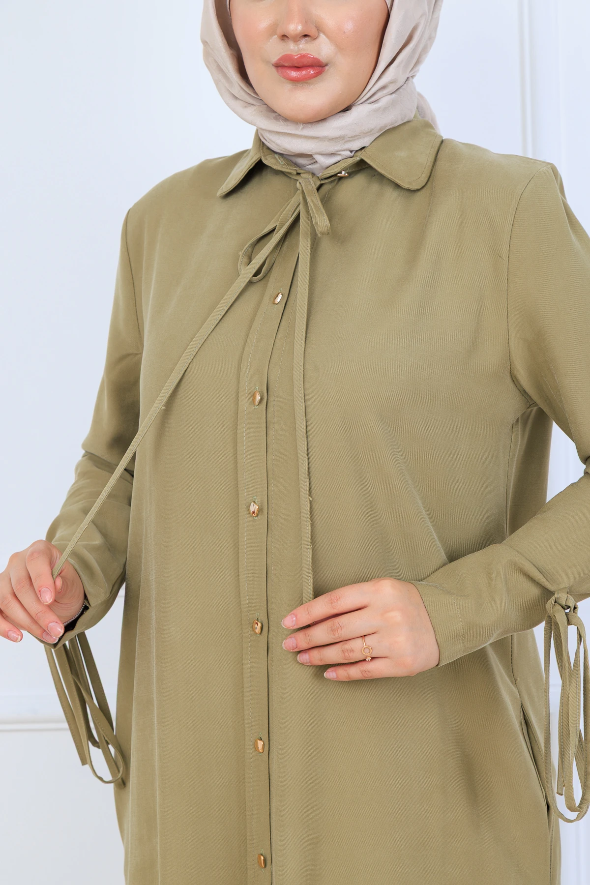 Yumuşak Organik Kumaş Gömlek Yaka Tesettür Kadın Uzun Elbise 10134 - Yağ Yeşil
