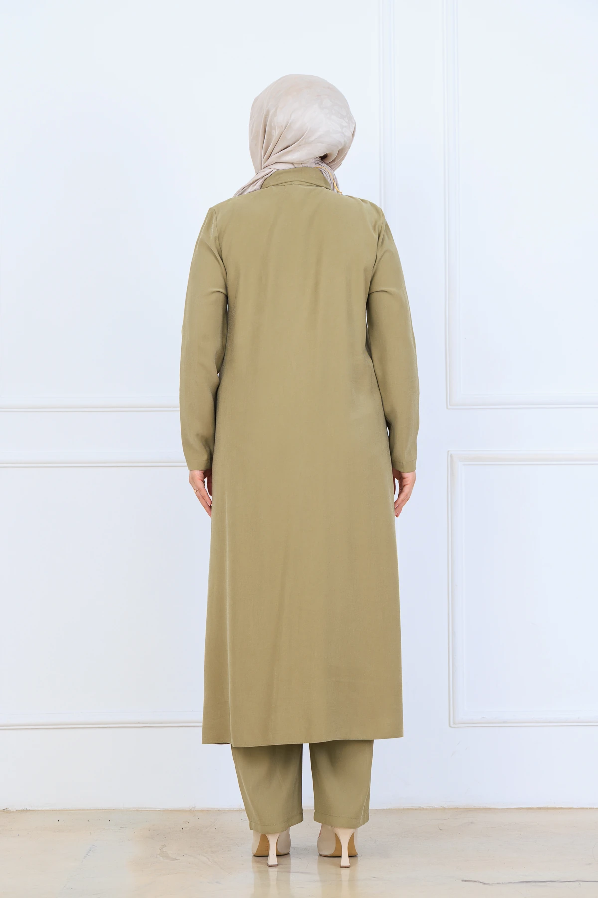 Yumuşak Organik Kumaş Gömlek Yaka Tesettür Kadın Uzun Tunik Pantolonlu İkili Takım 10133 - Yağ Yeşil