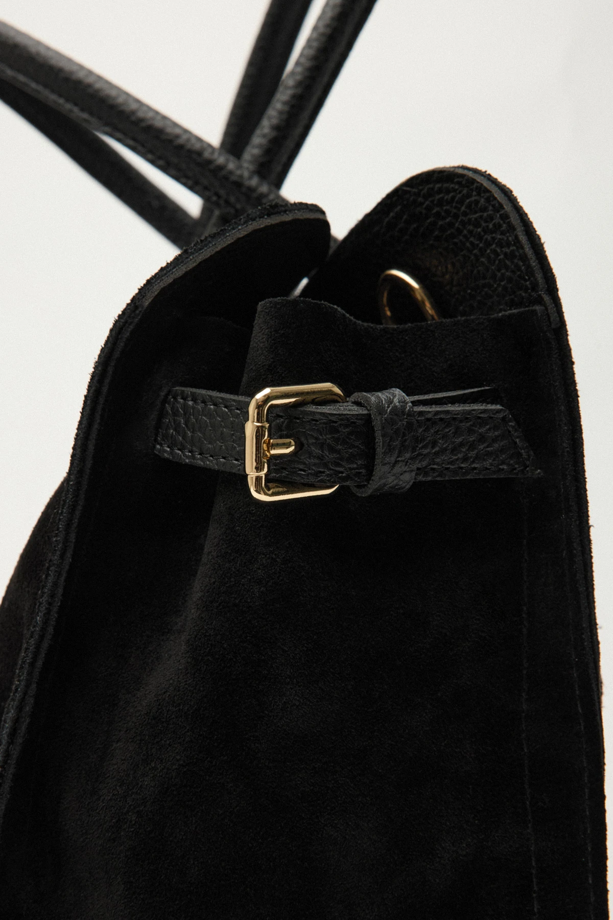 Arin, Hakiki Süet Deri Fermuar Kapama ve İç Cep Detaylı Kadın Omuz Çantası - Siyah