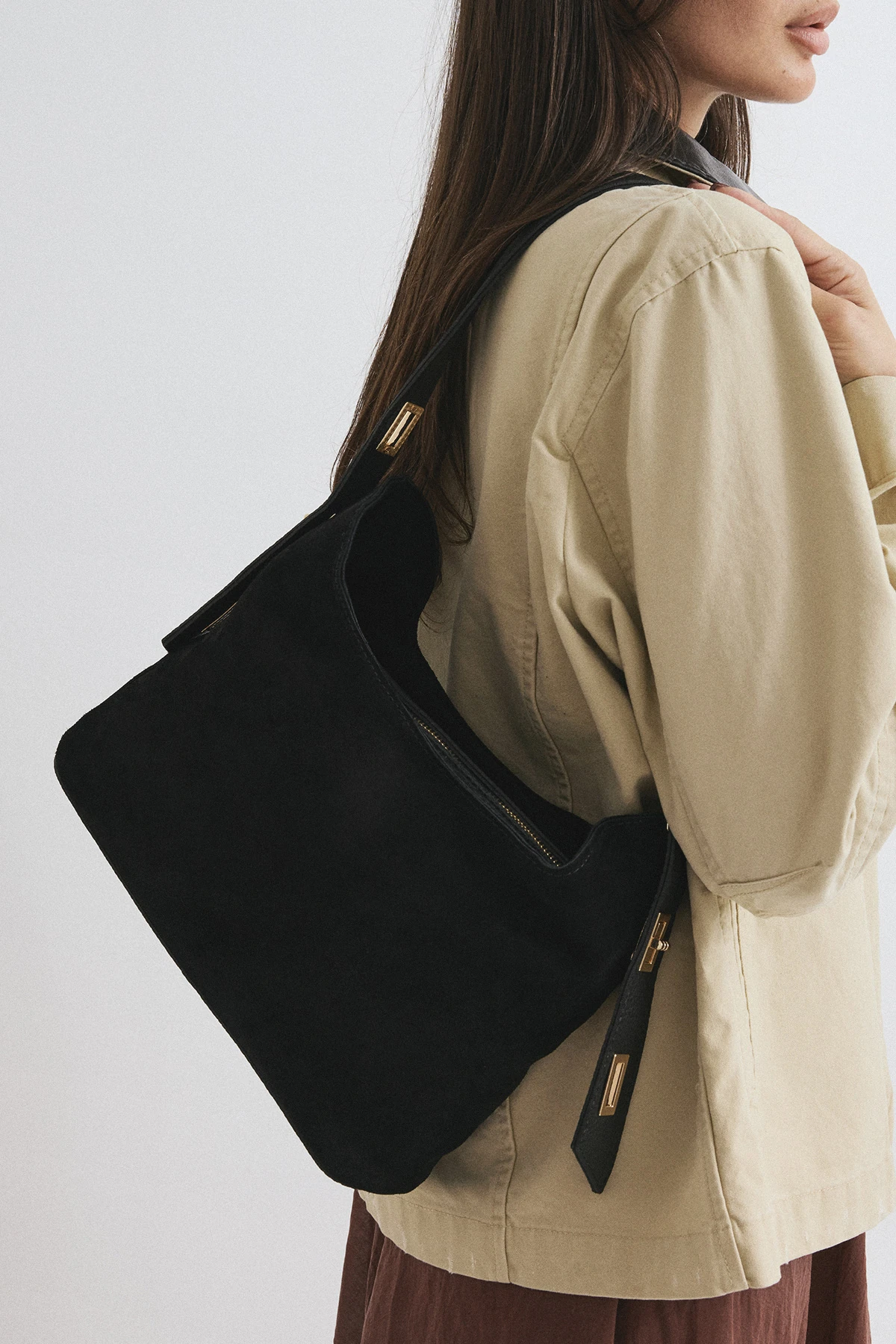 Velina, Hakiki Süet Deri Fermuar Kapama ve İç cep Detaylı Kadın Omuz Çantası - Siyah