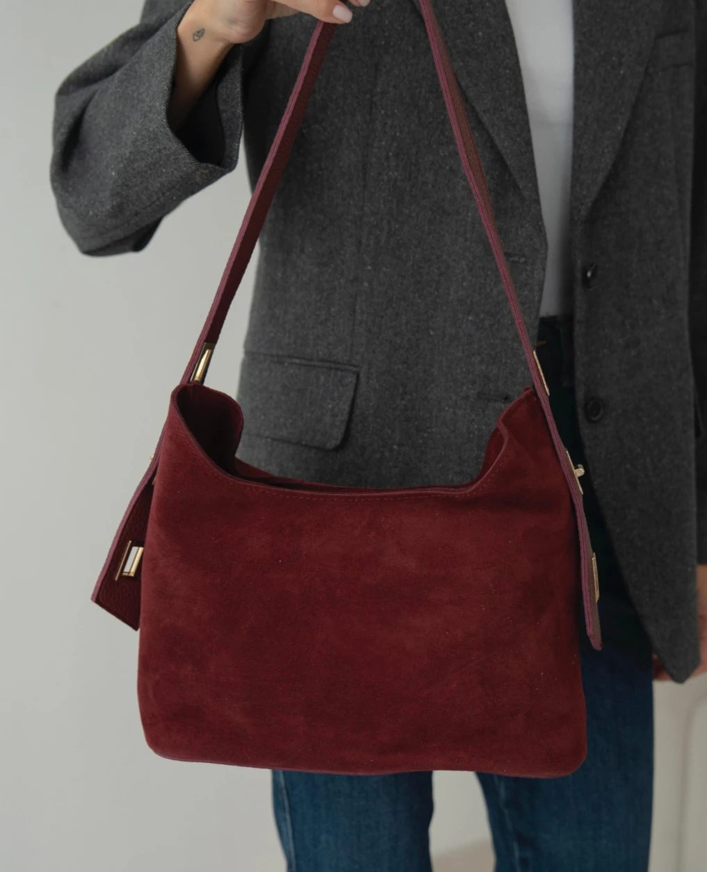 Velina, Hakiki Süet Deri Fermuar Kapama ve İç cep Detaylı Kadın Omuz Çantası