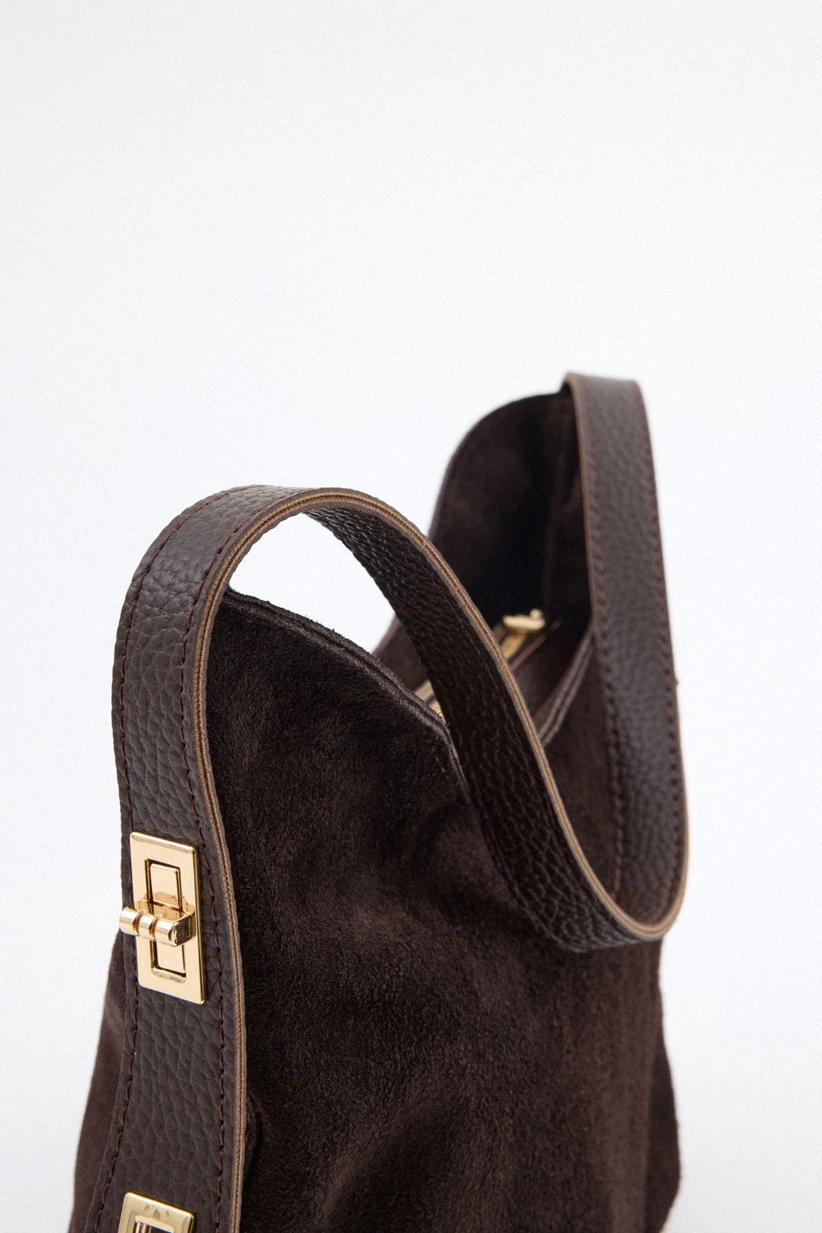 Velina, Hakiki Süet Deri Fermuar Kapama ve İç cep Detaylı Kadın Omuz Çantası - Kahverengi