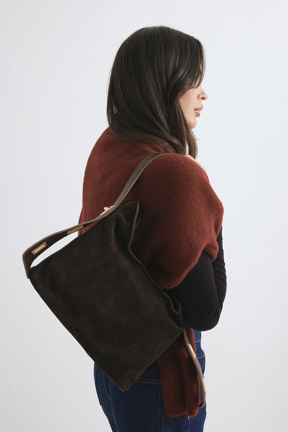 Velina, Hakiki Süet Deri Fermuar Kapama ve İç cep Detaylı Kadın Omuz Çantası - Kahverengi