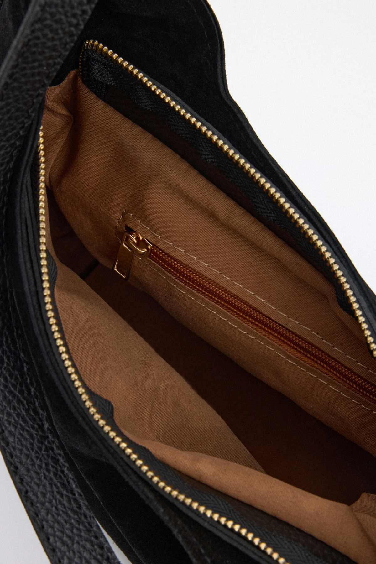 Velina, Hakiki Süet Deri Fermuar Kapama ve İç cep Detaylı Kadın Omuz Çantası - Siyah