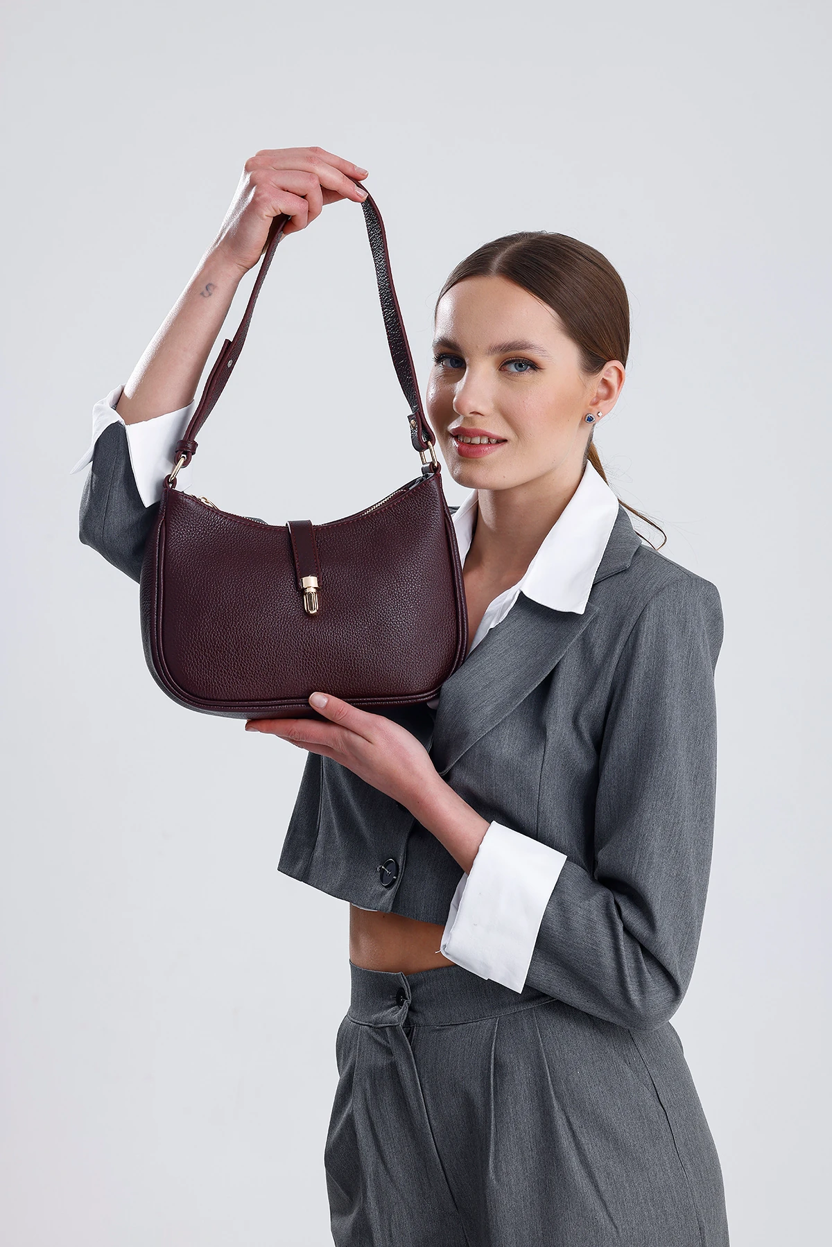 Clara Hakiki Deri Uzun Askı Detaylı Kadın Omuz Çantası