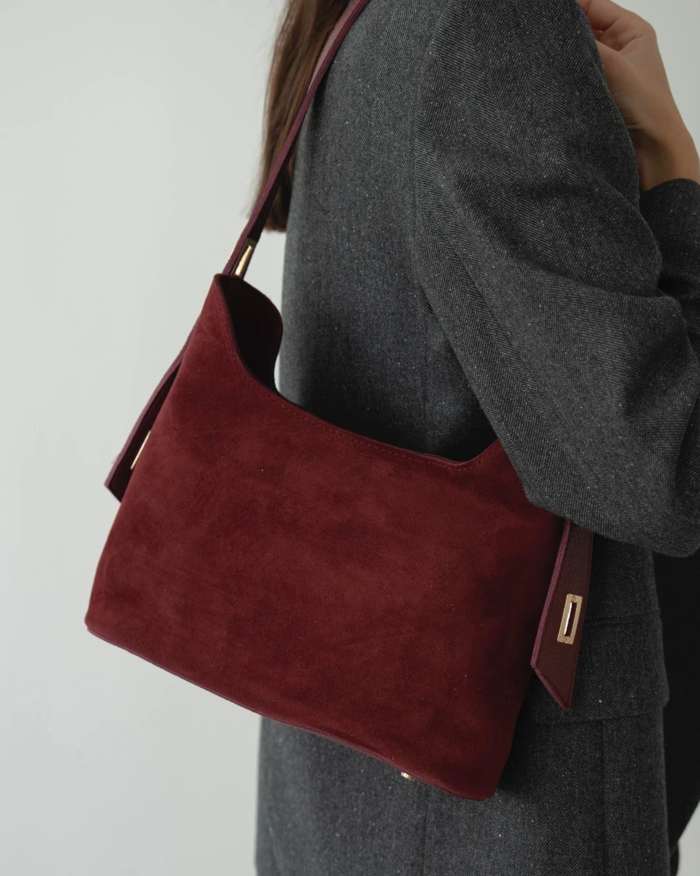 Velina, Hakiki Süet Deri Fermuar Kapama ve İç cep Detaylı Kadın Omuz Çantası - Bordo
