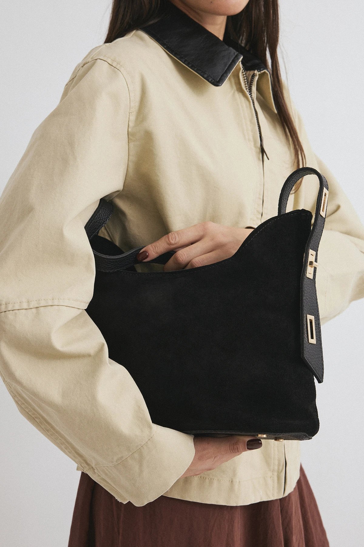 Velina, Hakiki Süet Deri Fermuar Kapama ve İç cep Detaylı Kadın Omuz Çantası - Siyah