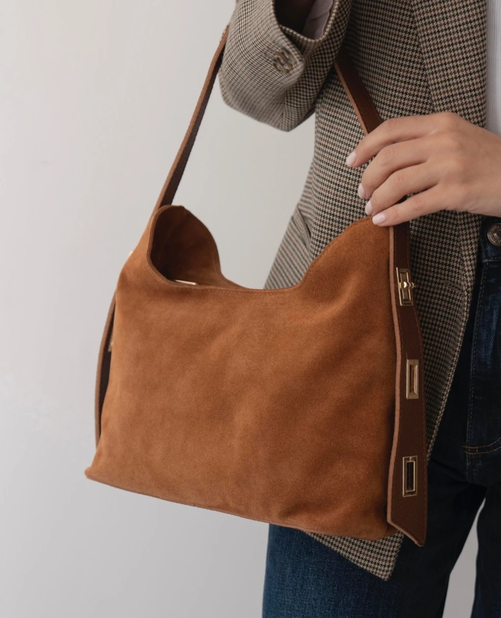 Velina, Hakiki Süet Deri Fermuar Kapama ve İç cep Detaylı Kadın Omuz Çantası