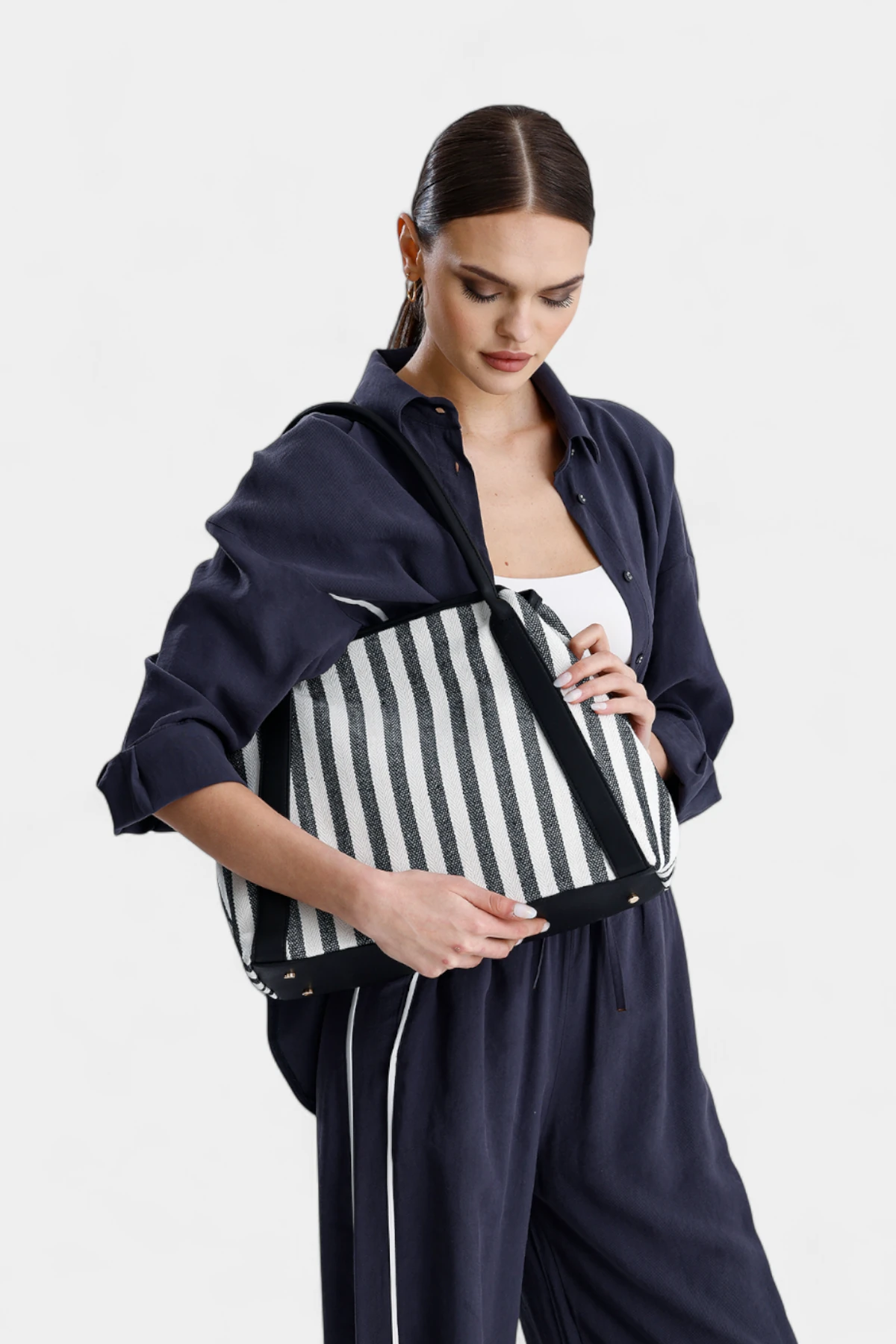 Yasmine Fermuar Kapama Detaylı Keten Kadın Çanta - Siyah