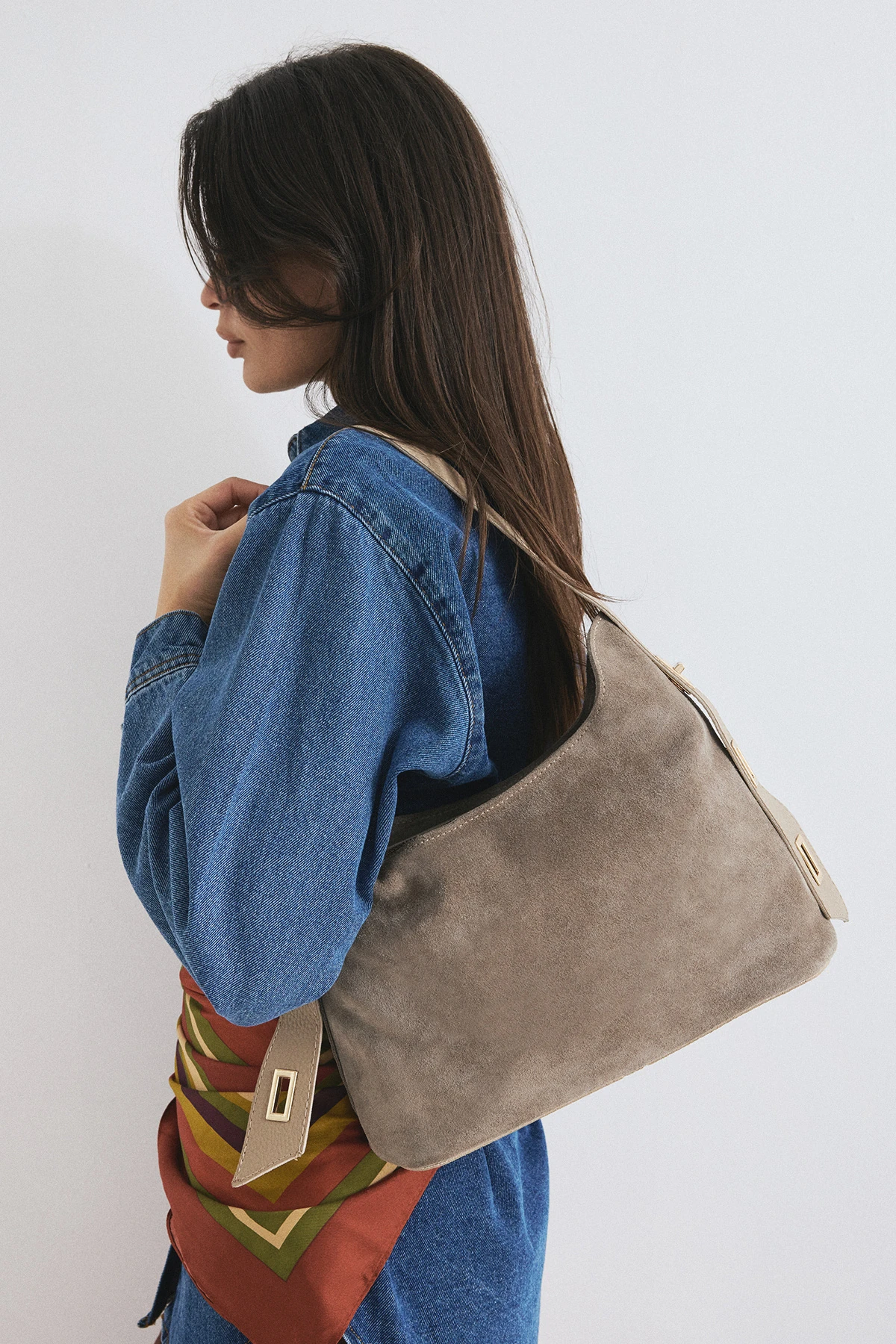 Velina, Hakiki Süet Deri Fermuar Kapama ve İç cep Detaylı Kadın Omuz Çantası - Vizon