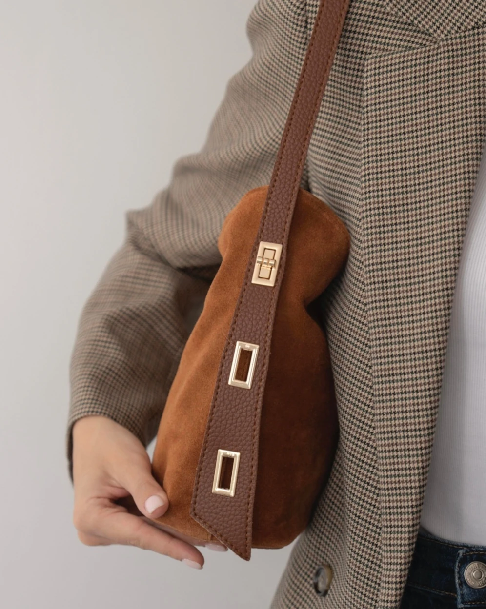 Velina, Hakiki Süet Deri Fermuar Kapama ve İç cep Detaylı Kadın Omuz Çantası