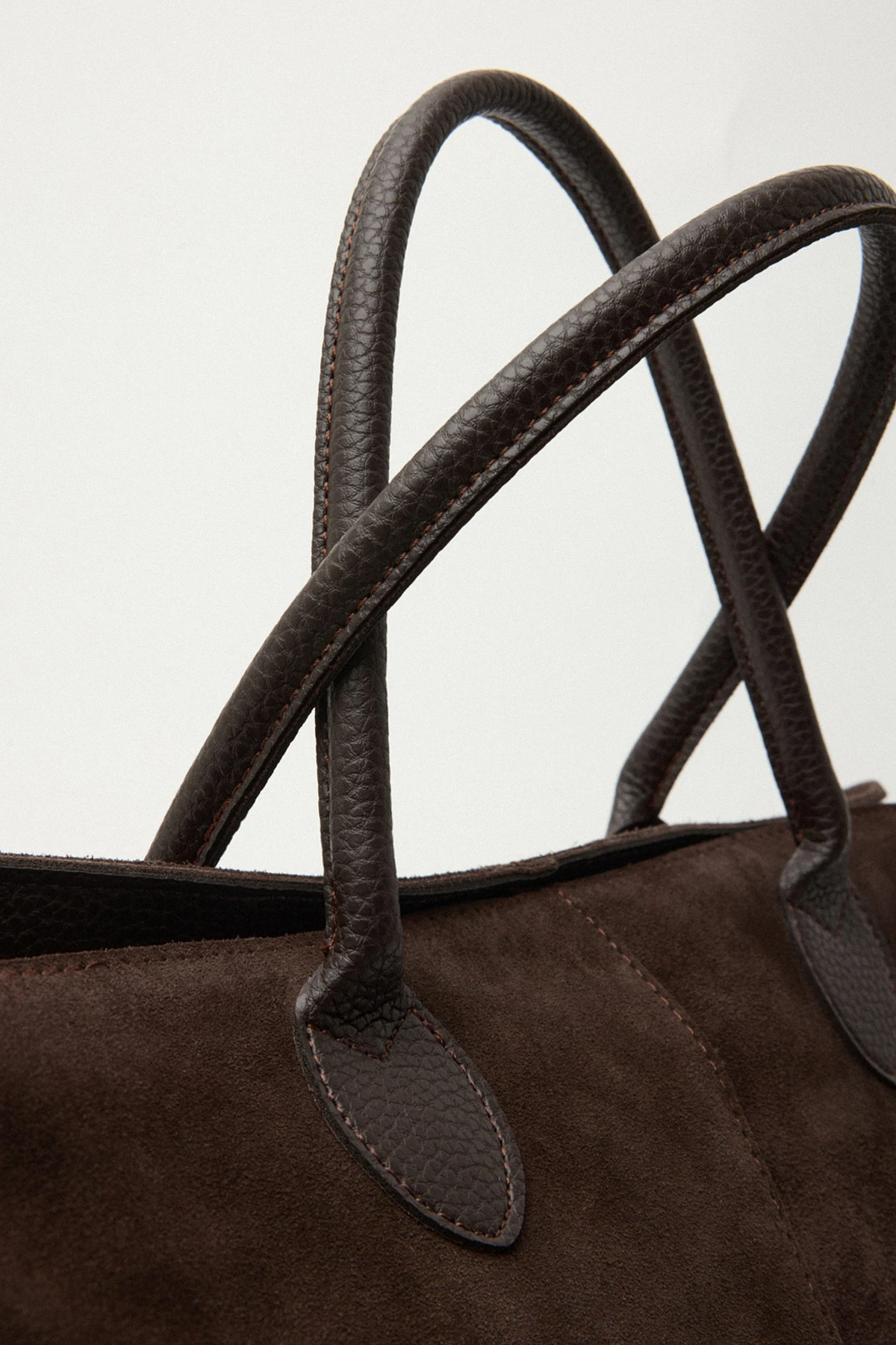 Arin, Hakiki Süet Deri Fermuar Kapama ve İç Cep Detaylı Kadın Omuz Çantası - Kahverengi