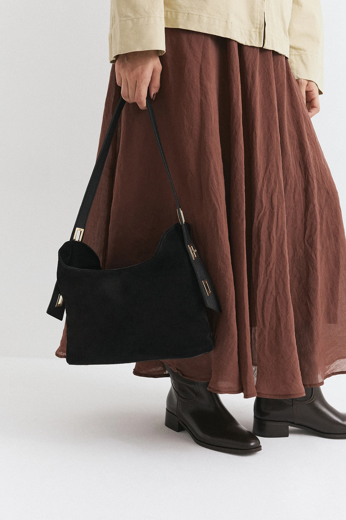 Velina, Hakiki Süet Deri Fermuar Kapama ve İç cep Detaylı Kadın Omuz Çantası - Siyah