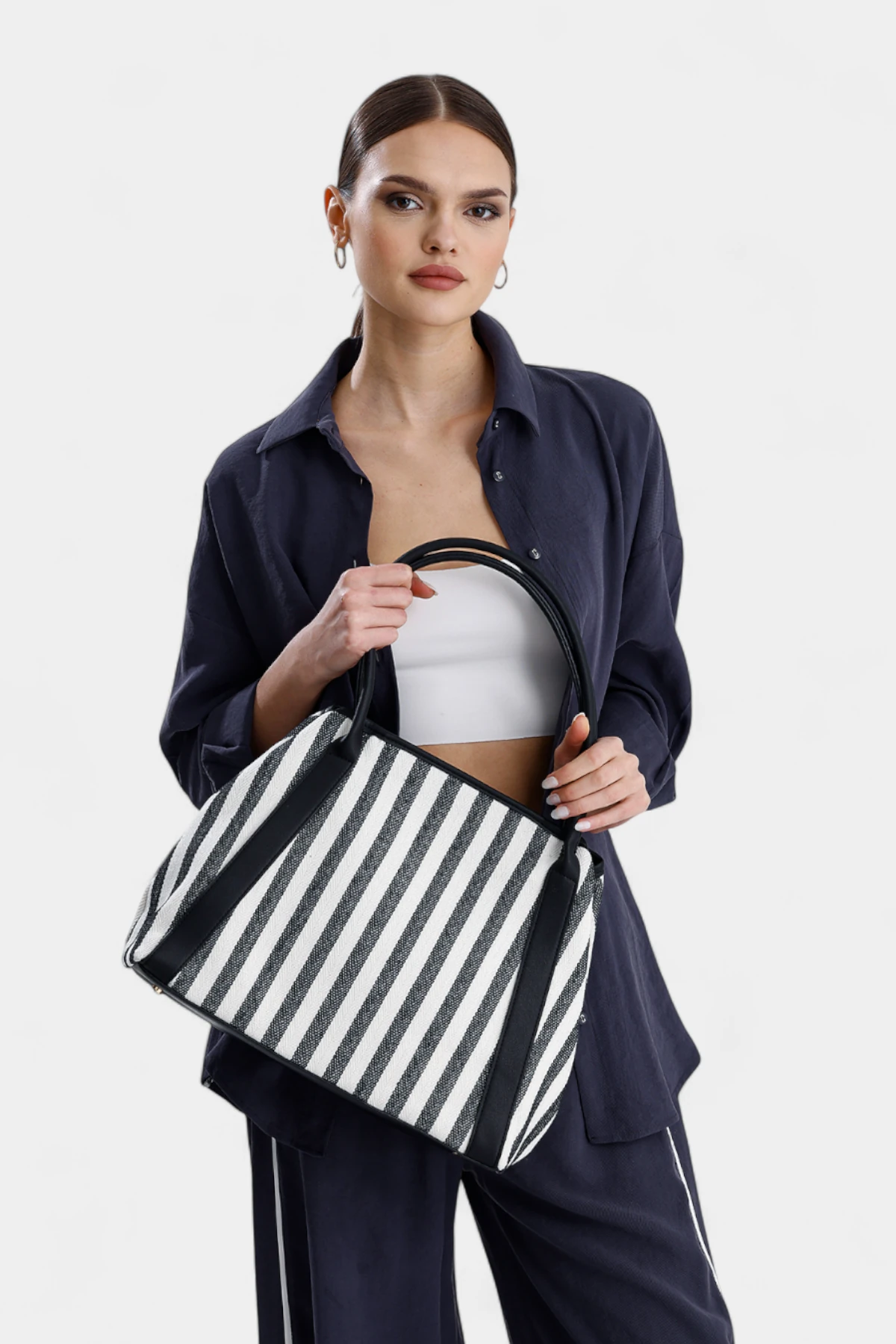 Yasmine Fermuar Kapama Detaylı Keten Kadın Çanta - Siyah