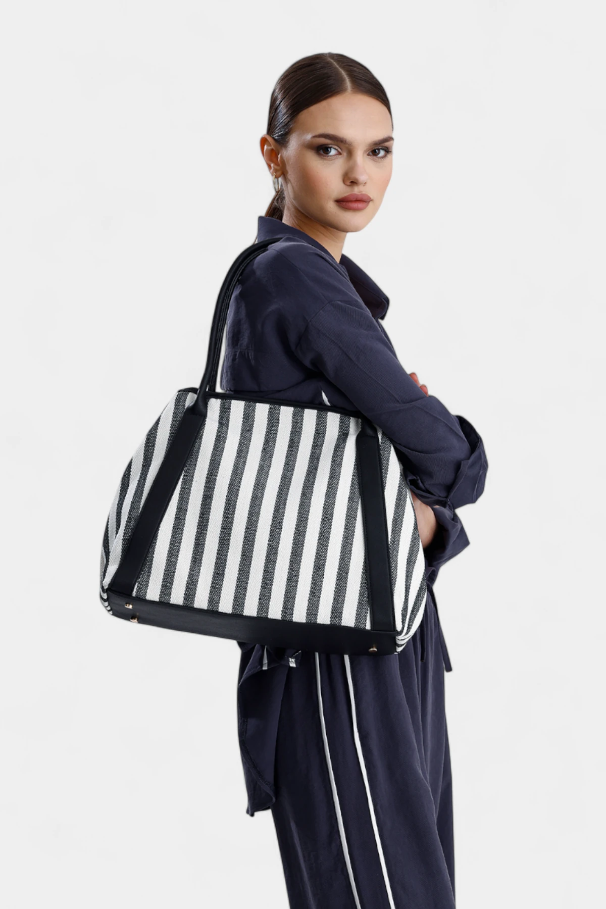 Yasmine Fermuar Kapama Detaylı Keten Kadın Çanta - Siyah