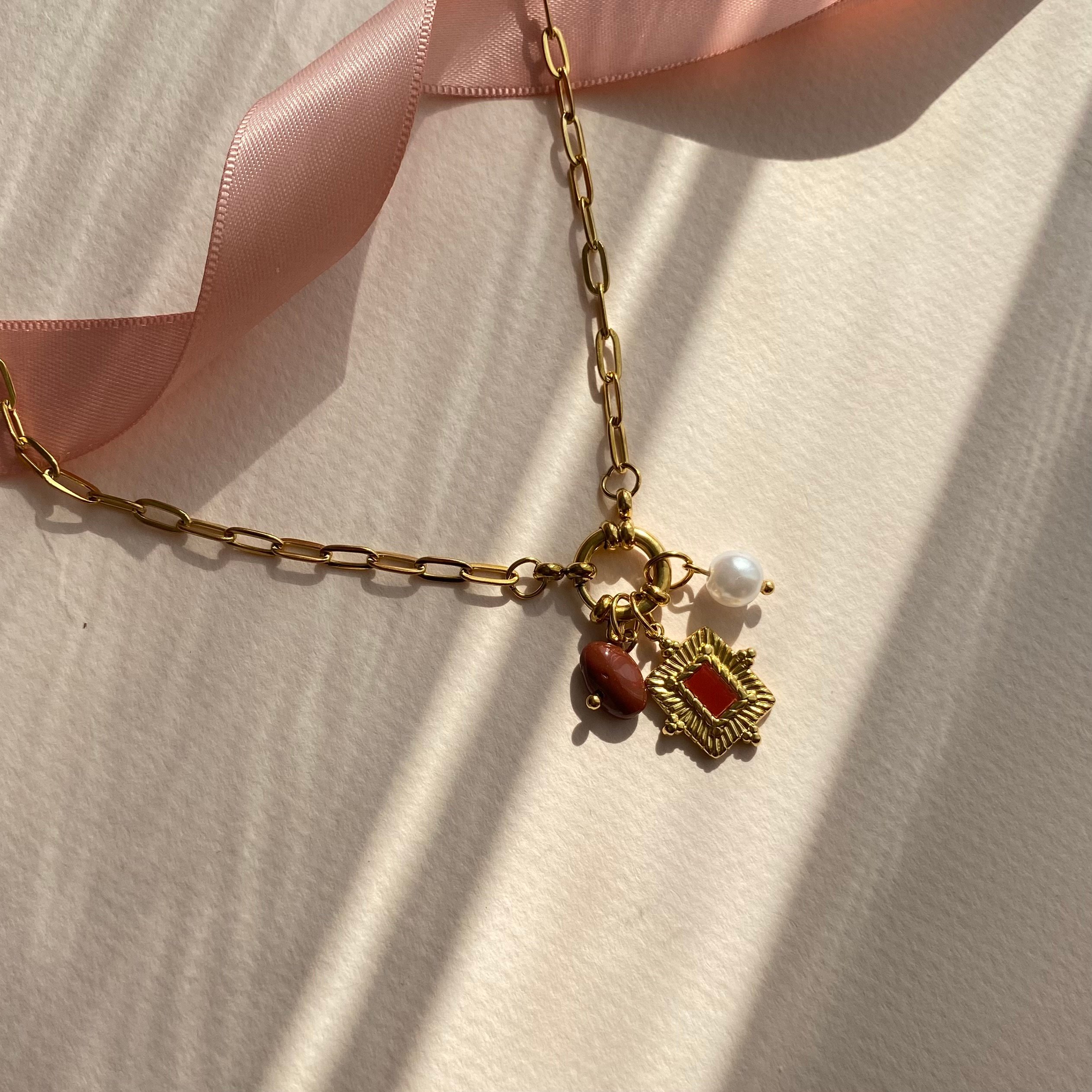 Serenity Charm Kolye