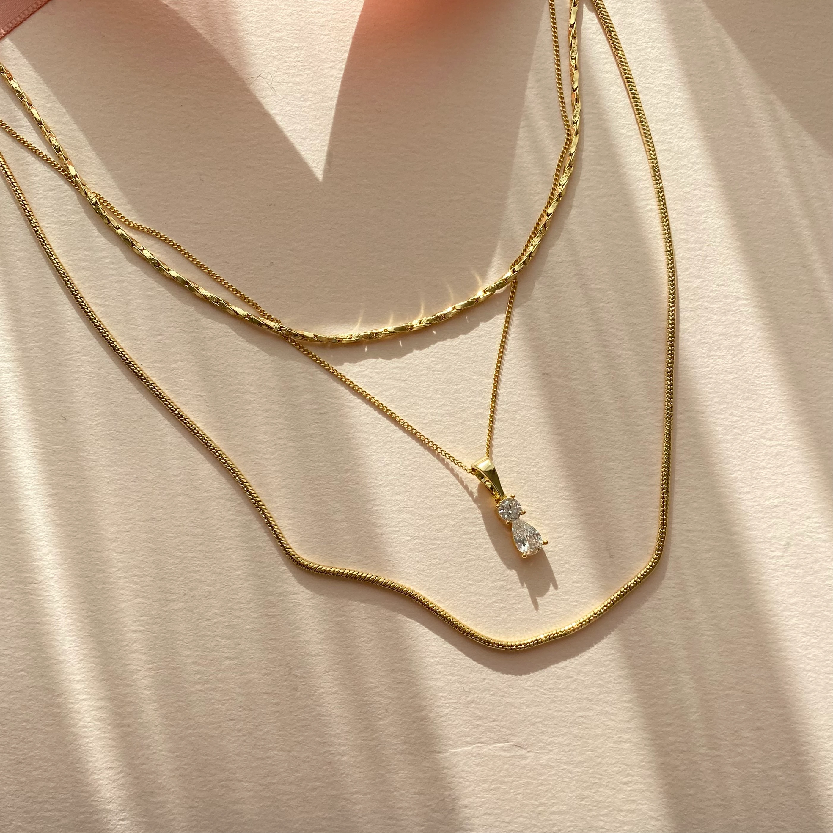 Whispered Light Kolye Kombini