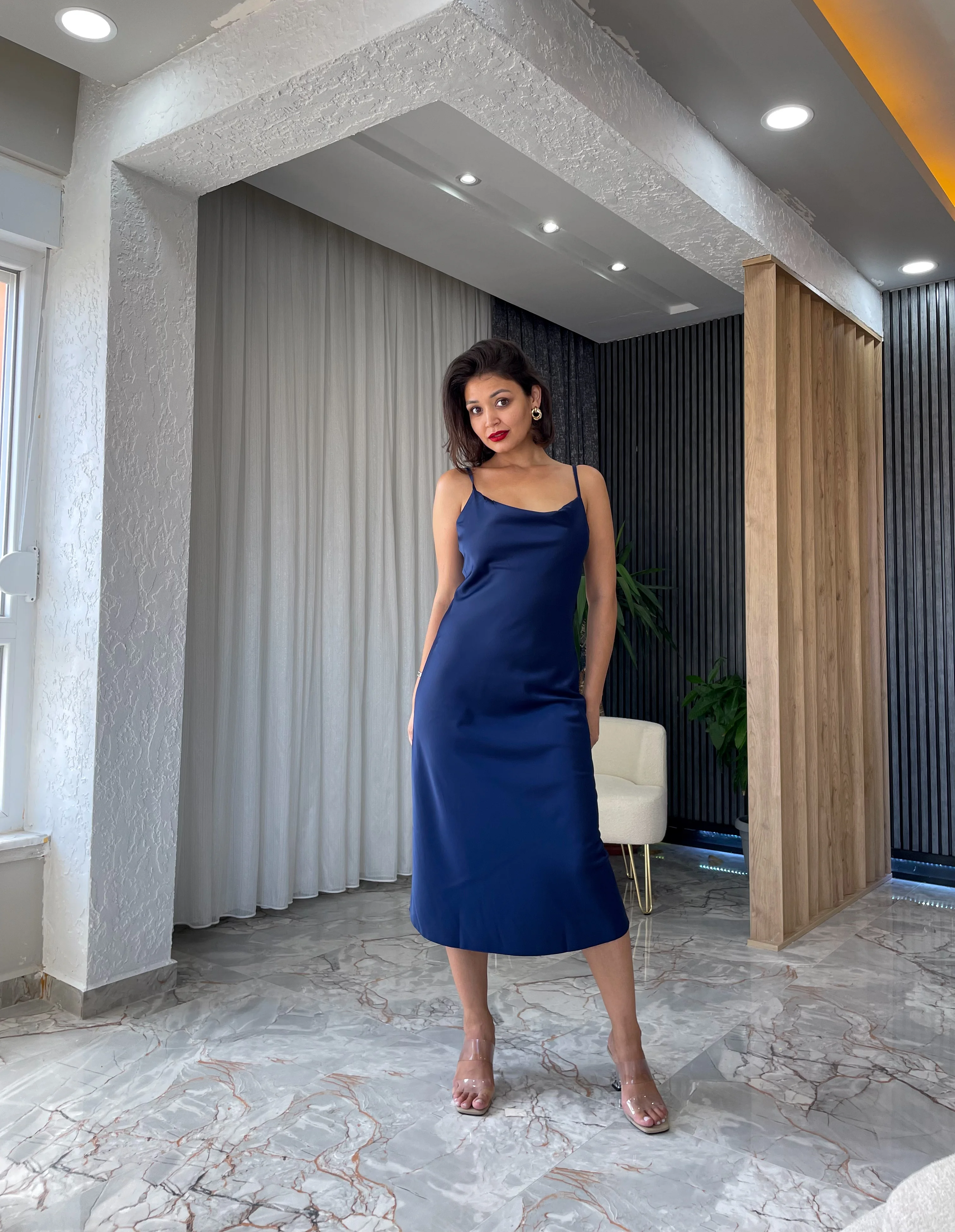 ASKILI SATEN ELBİSE