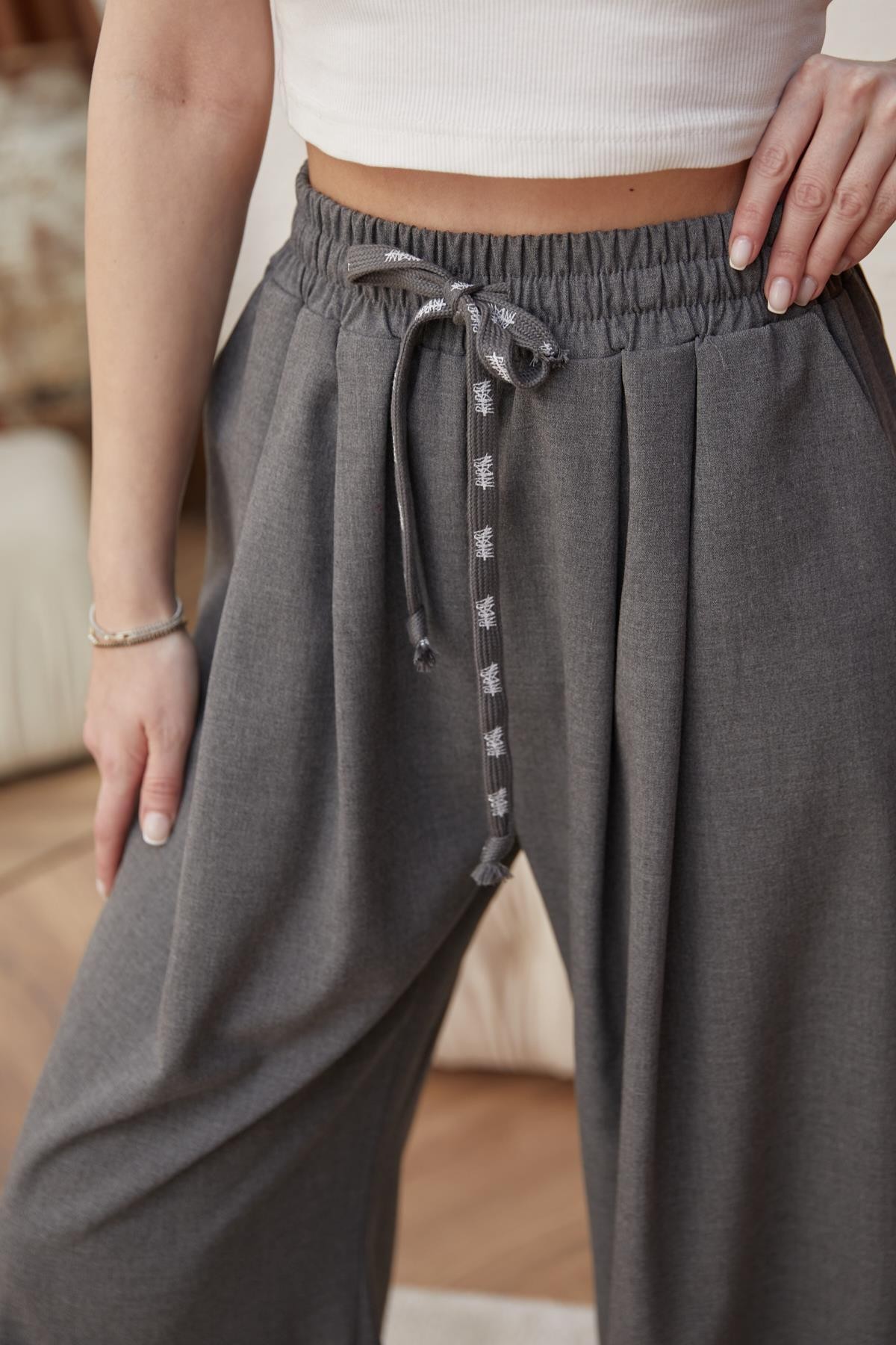 Bağcık Detaylı Pantolon