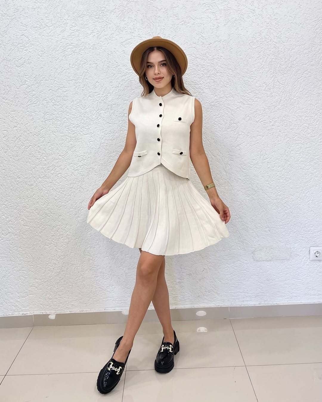 YELEK DÜĞMELİ PİLELİ KISA ETEK TAKIM