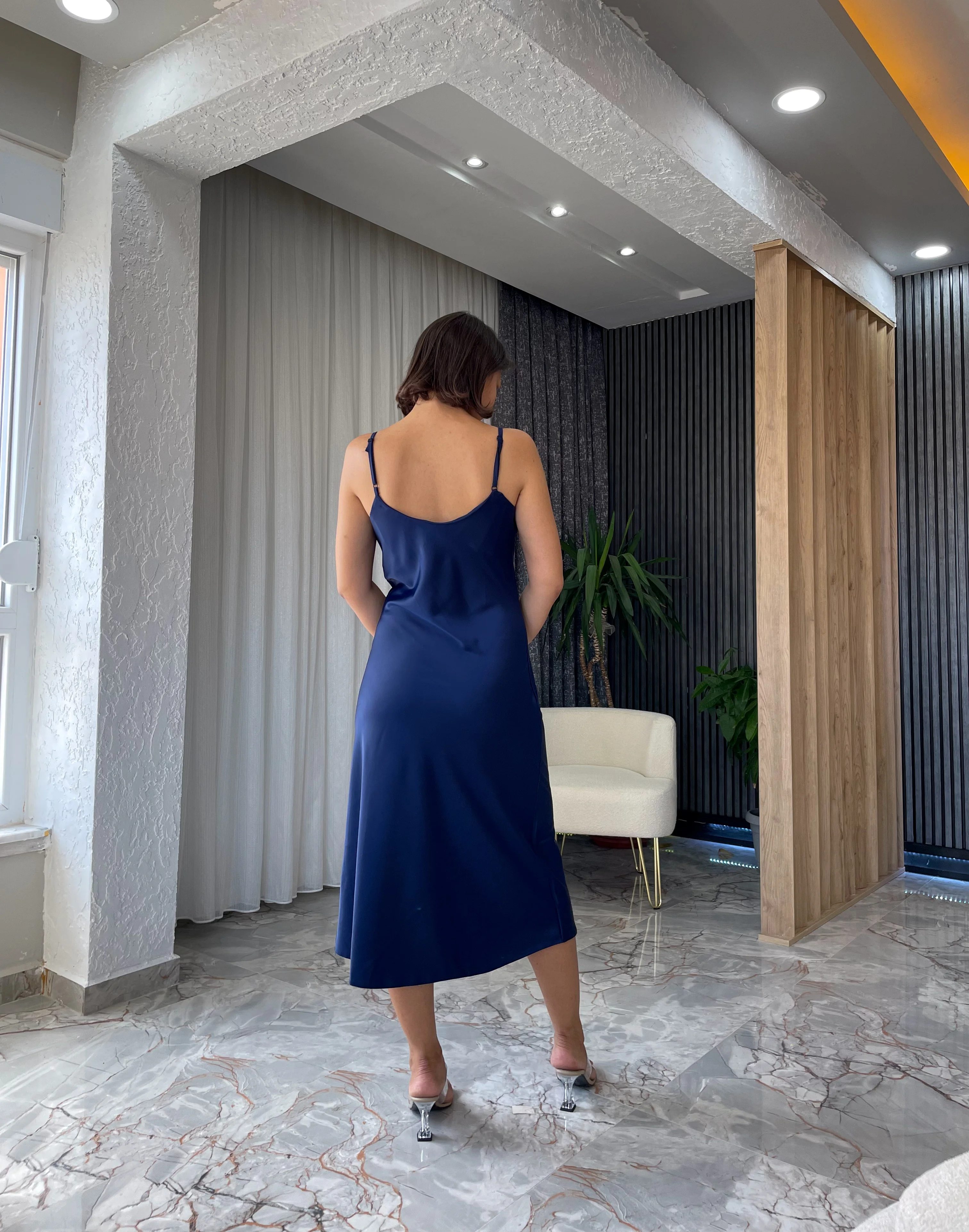 ASKILI SATEN ELBİSE