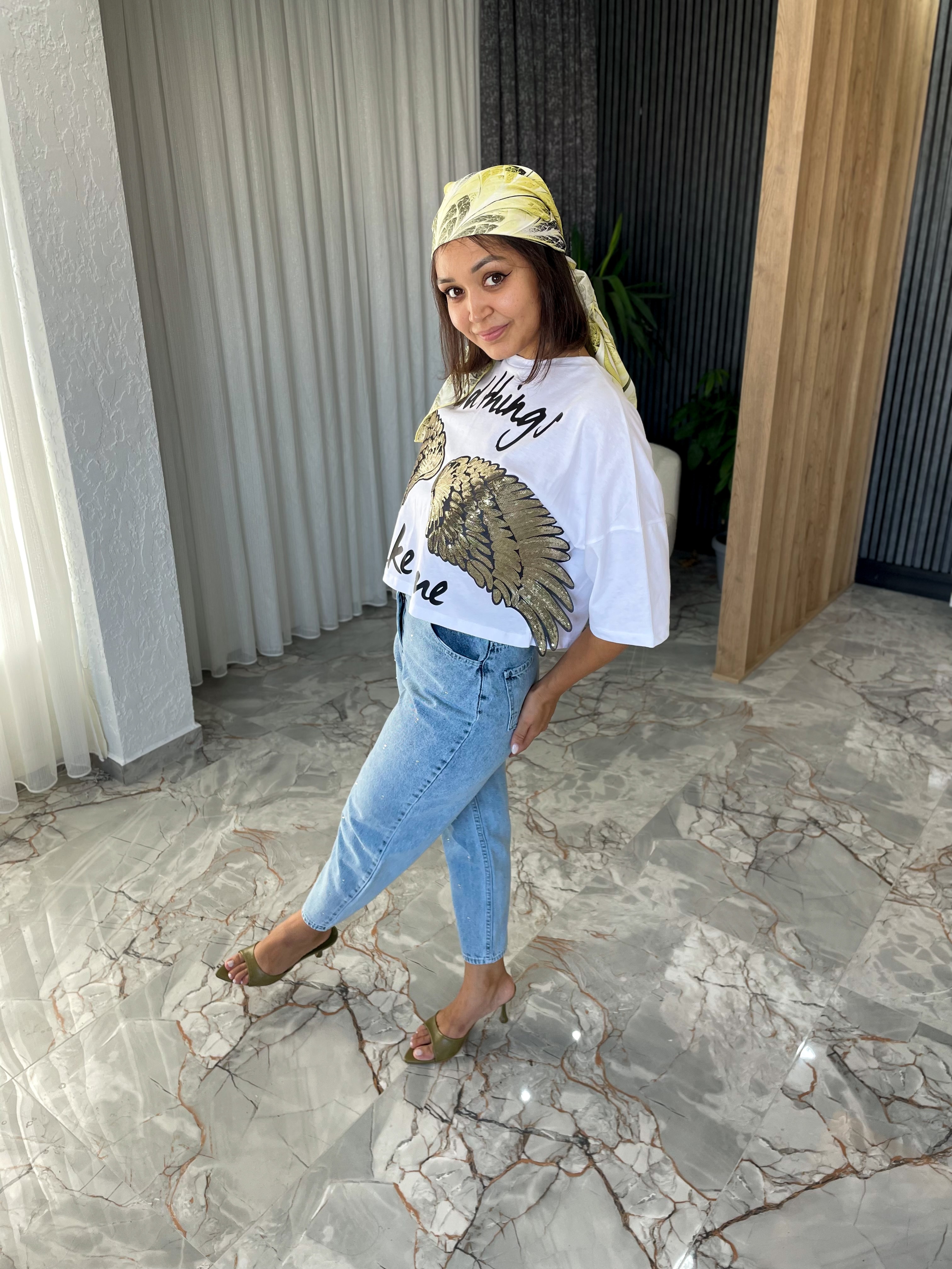 PULLU KANAT DESENLİ T-SHIRT 