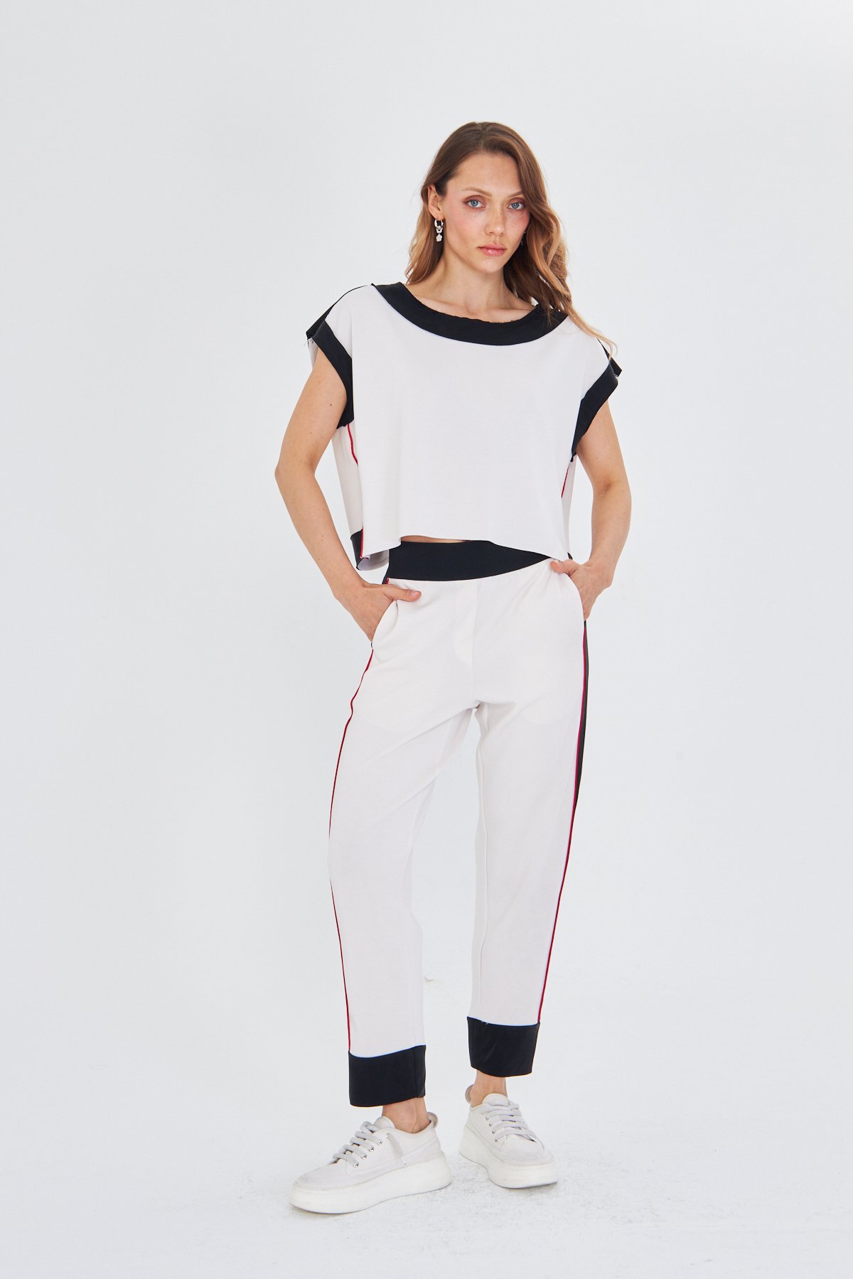 KIRMIZI ŞERİTLİ BEYAZ MODAL JOGGER