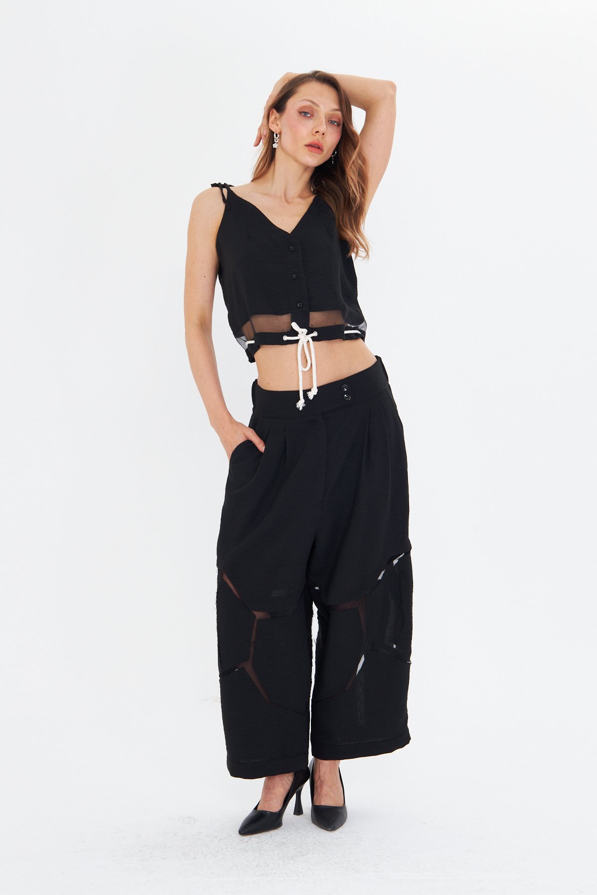 İP ASKILI SİYAH CROP  KETEN BLUZ