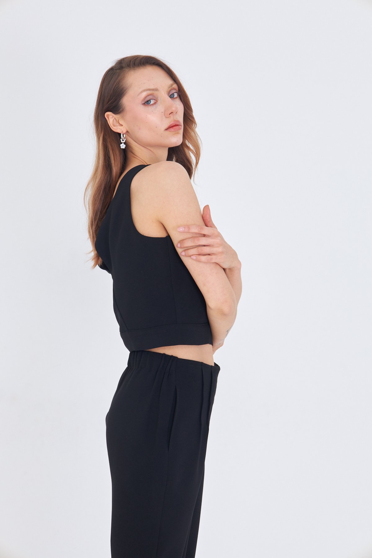 SIRT DETAYLI SİYAH CROP BLUZ