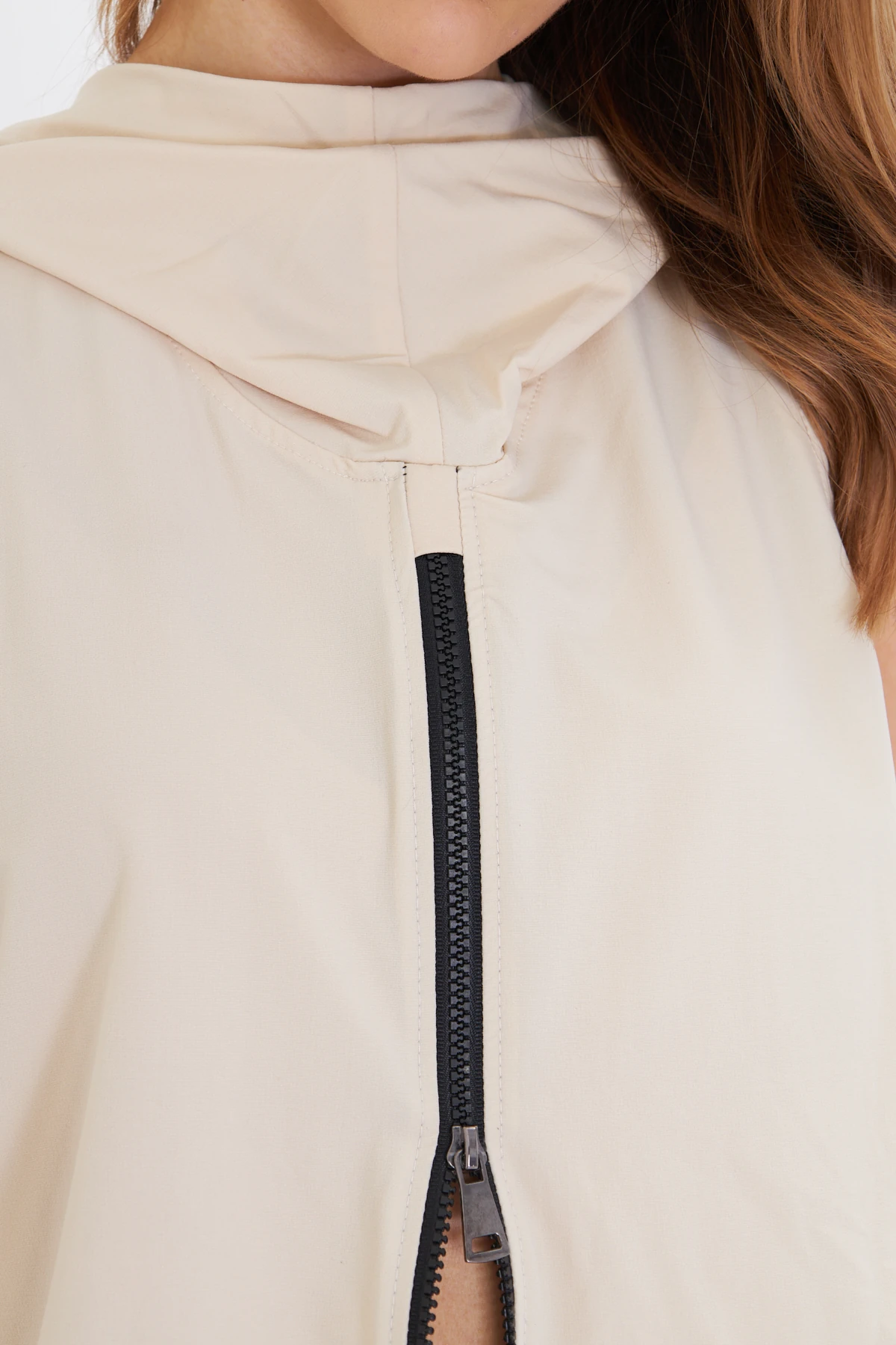 FERMUAR DETAY KAPÜŞONLU BEJ BLUZ