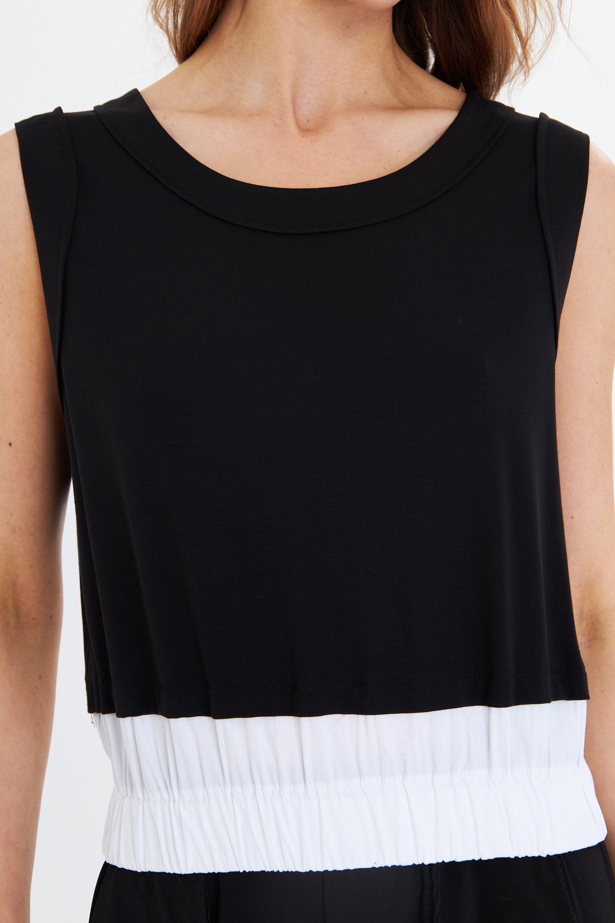 SIRT DETAYLI SİYAH BASIC CROP BLUZ