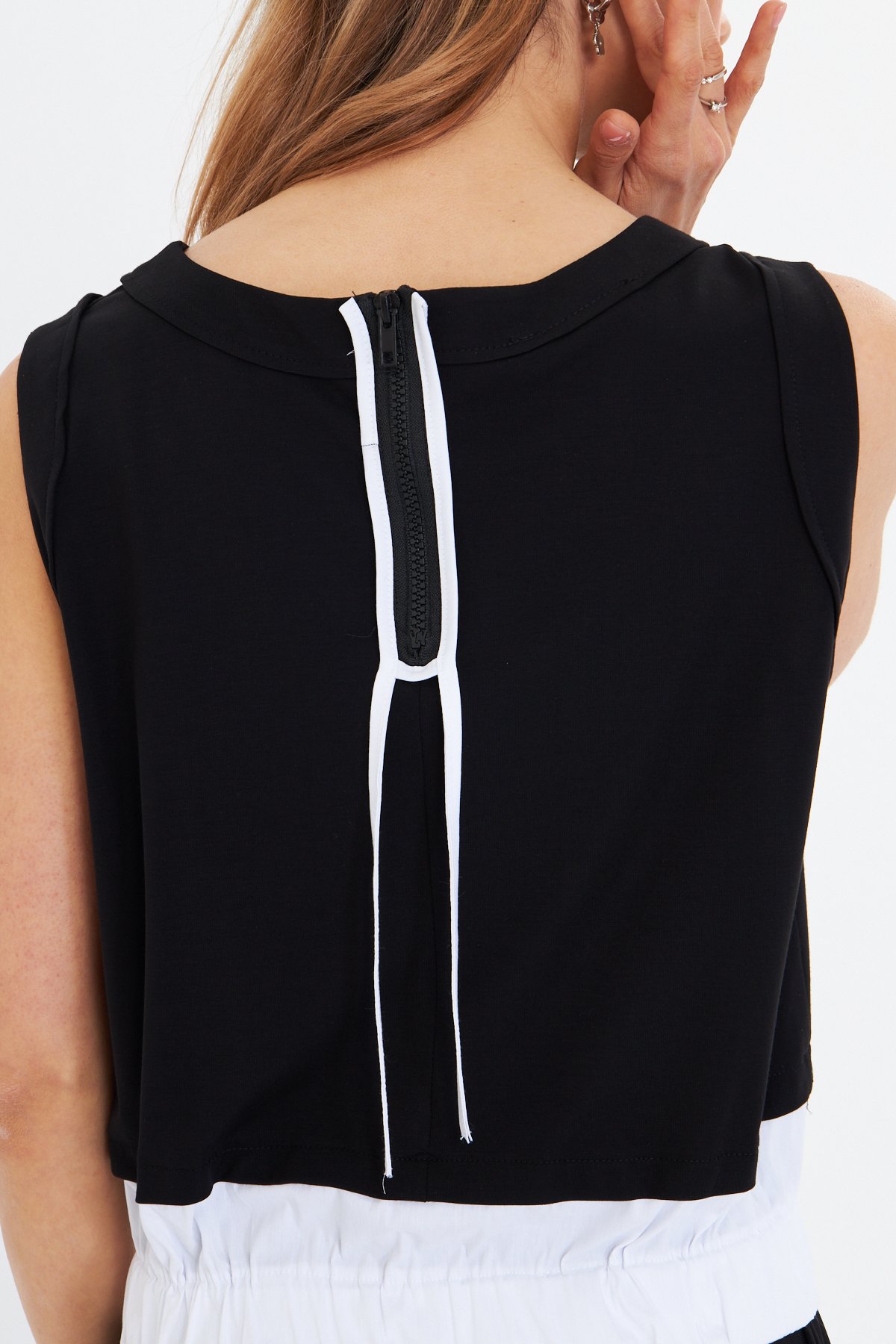SIRT DETAYLI SİYAH BASIC CROP BLUZ