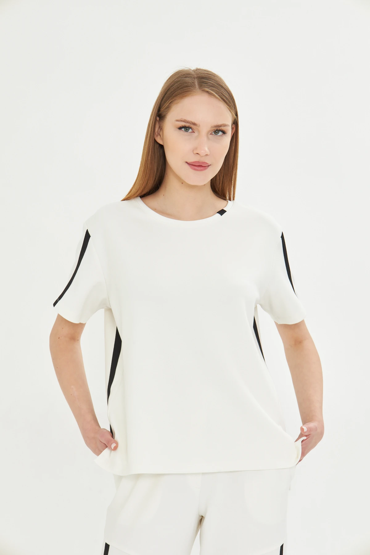 ŞERİTLİ BEYAZ MODAL BLUZ