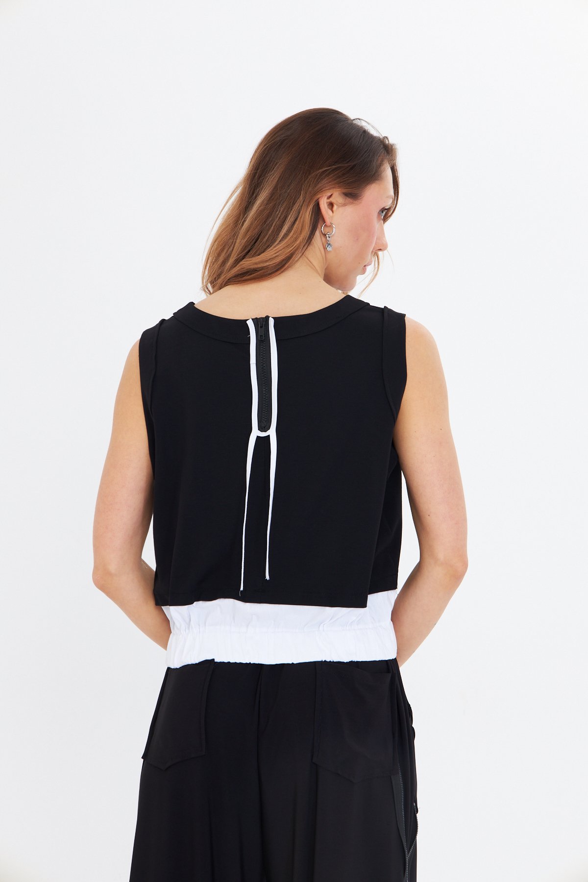 SIRT DETAYLI SİYAH BASIC CROP BLUZ