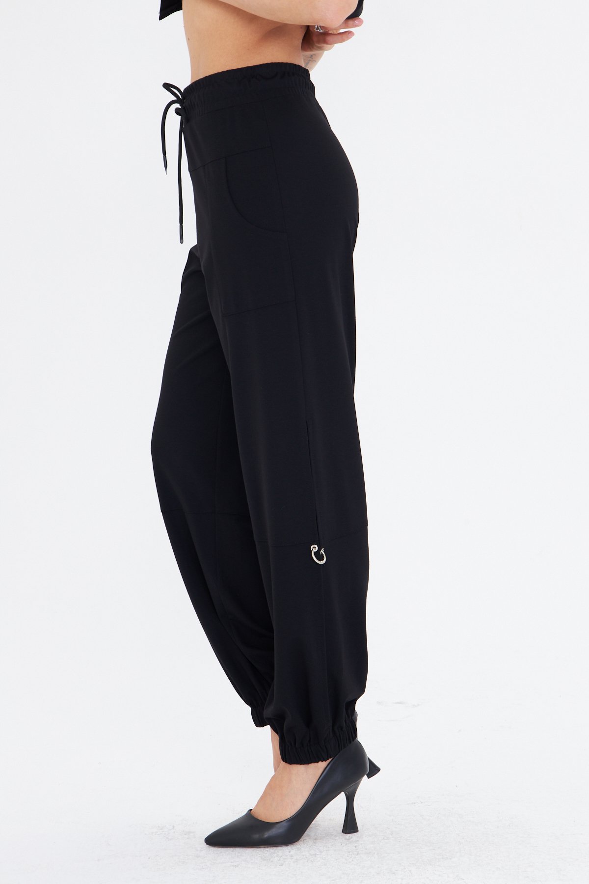 HALKA DETAY SİYAH BASIC JOGGER