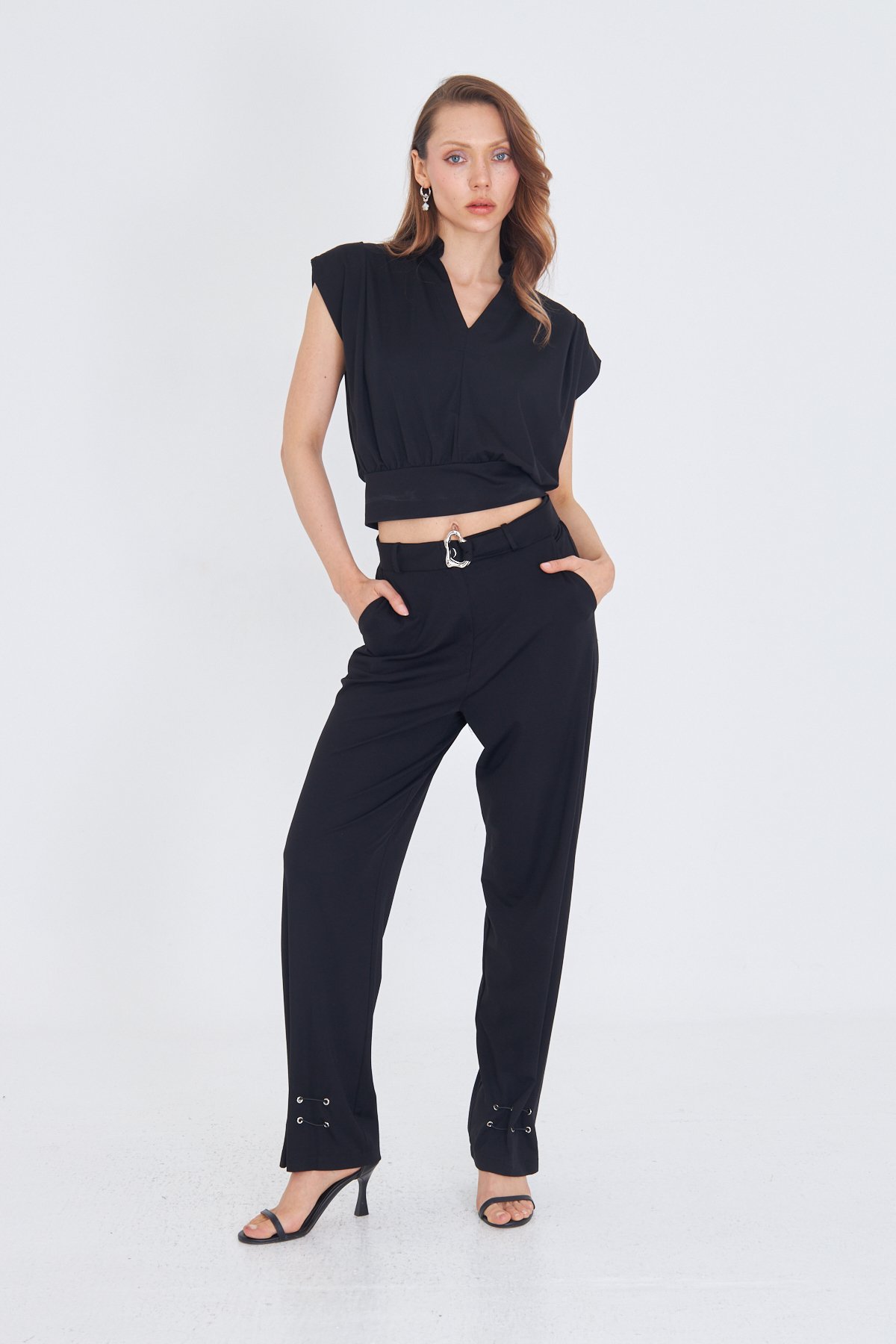 KEMERLİ SİYAH TASARIM PANTOLON