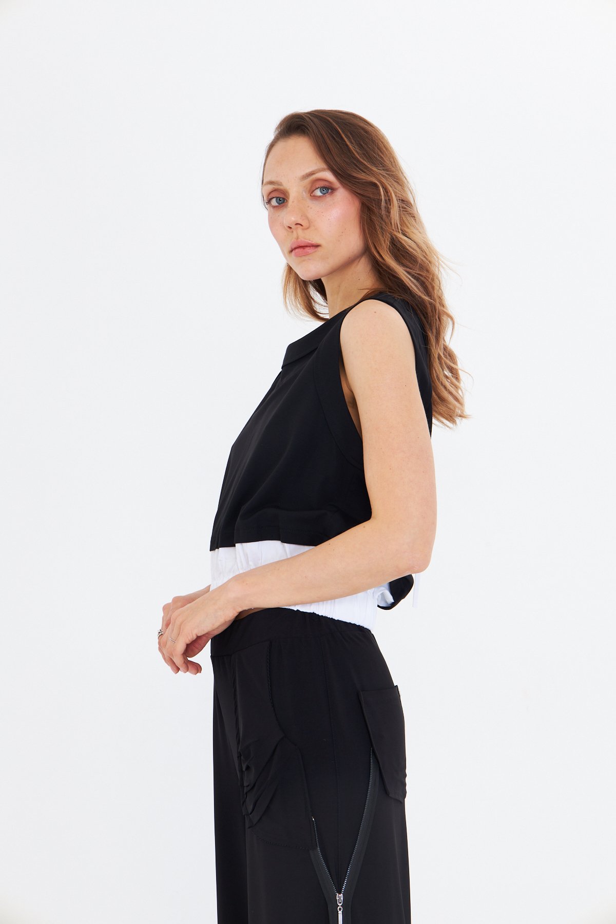 SIRT DETAYLI SİYAH BASIC CROP BLUZ