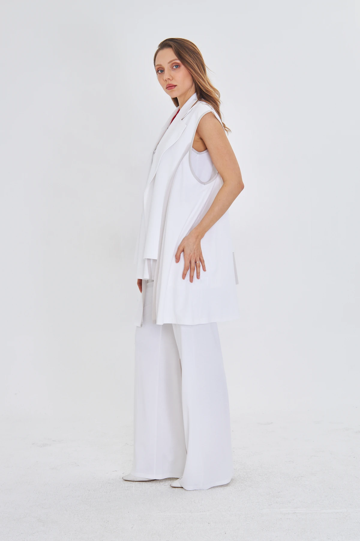 KOLSUZ BEYAZ MODAL YELEK