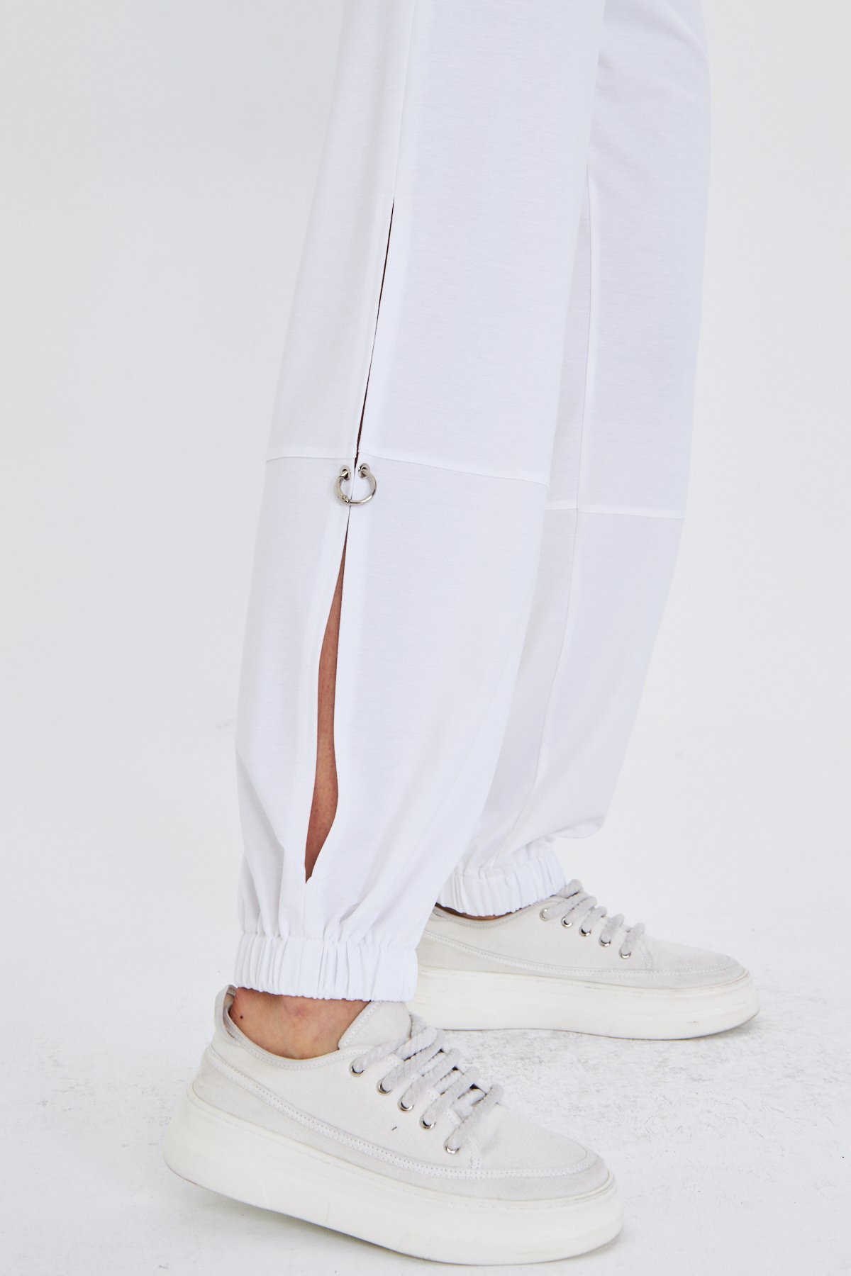 HALKA DETAY BEYAZ BASIC JOGGER