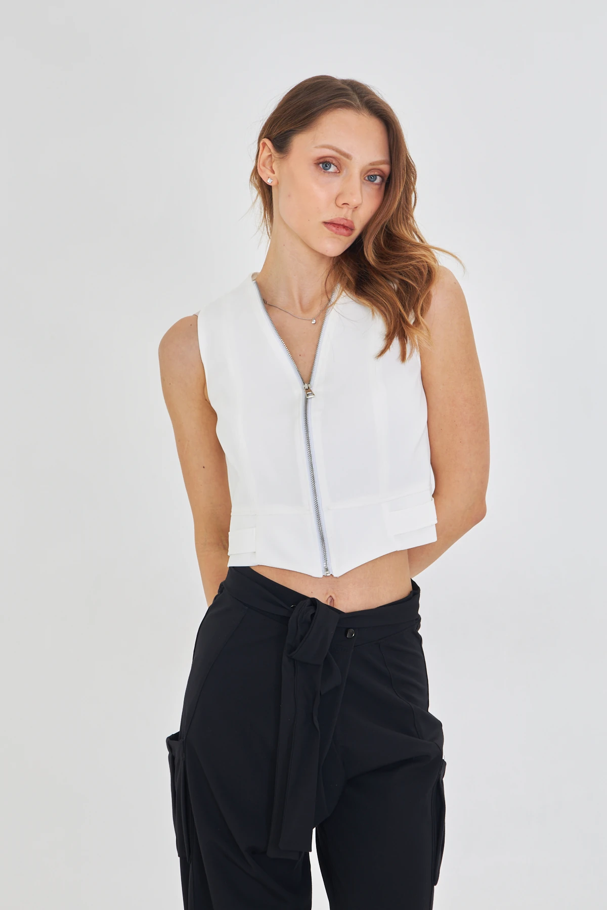 FERMUARLI BEYAZ YELEK