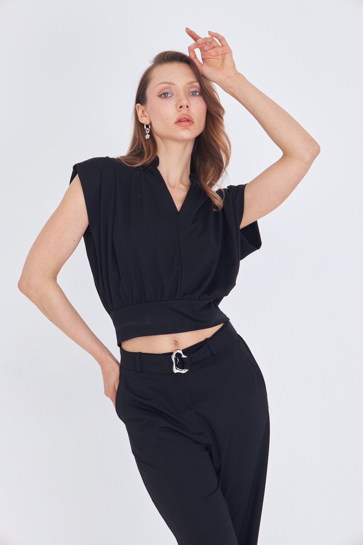 V YAKA SİYAH CROP BLUZ 