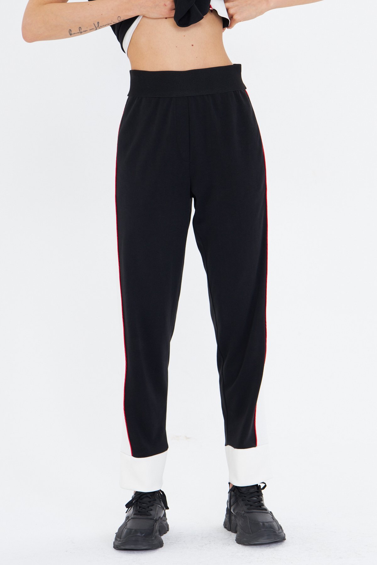 KIRMIZI ŞERİTLİ SİYAH MODAL JOGGER