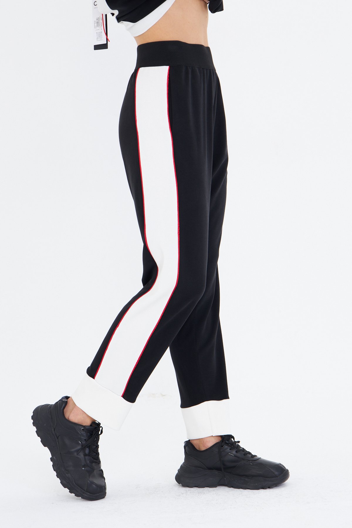 KIRMIZI ŞERİTLİ SİYAH MODAL JOGGER