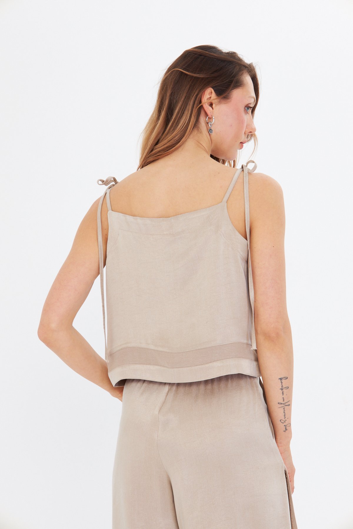 İP ASKILI BEJ OKALİPTÜS CROP BLUZ 