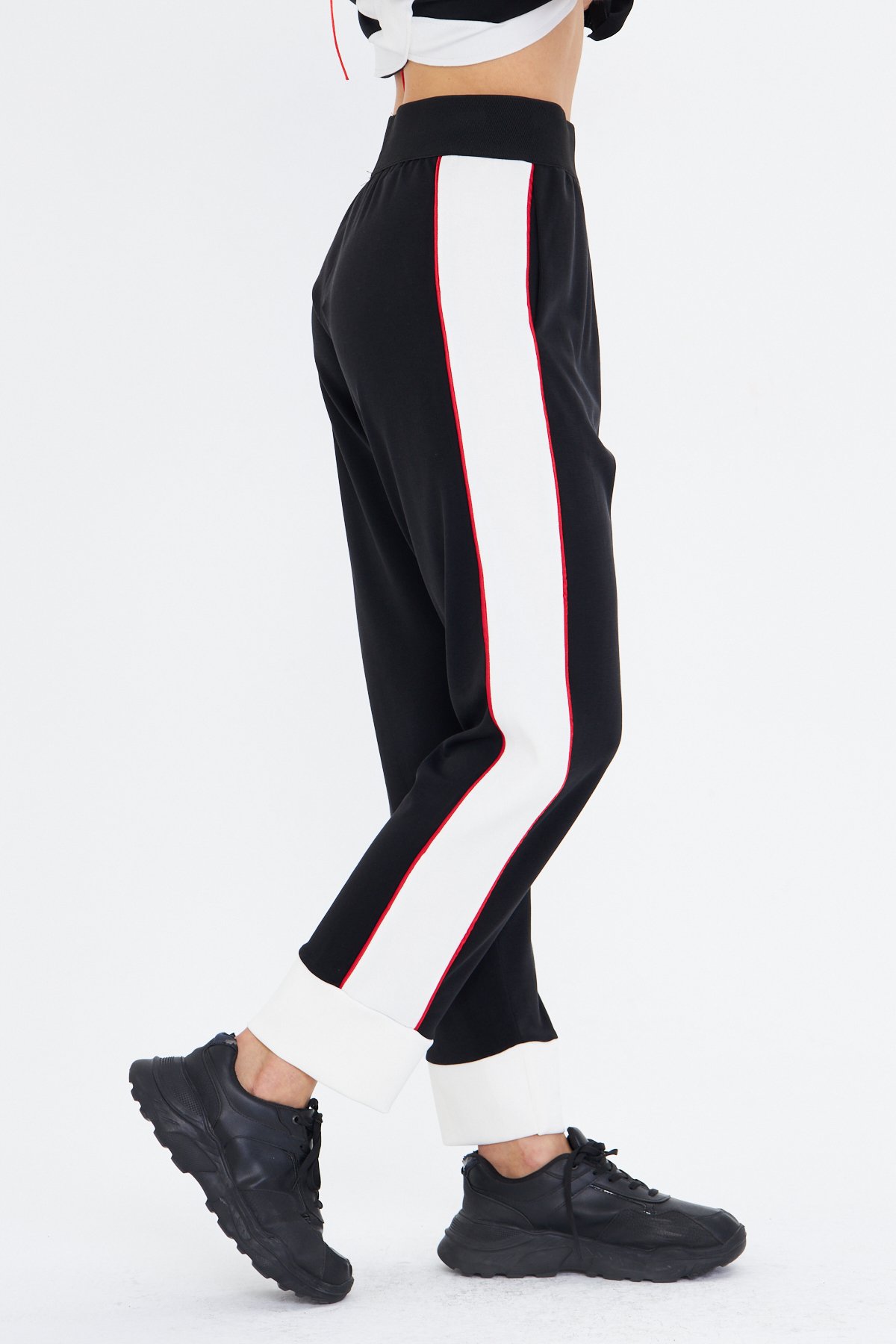 KIRMIZI ŞERİTLİ SİYAH MODAL JOGGER